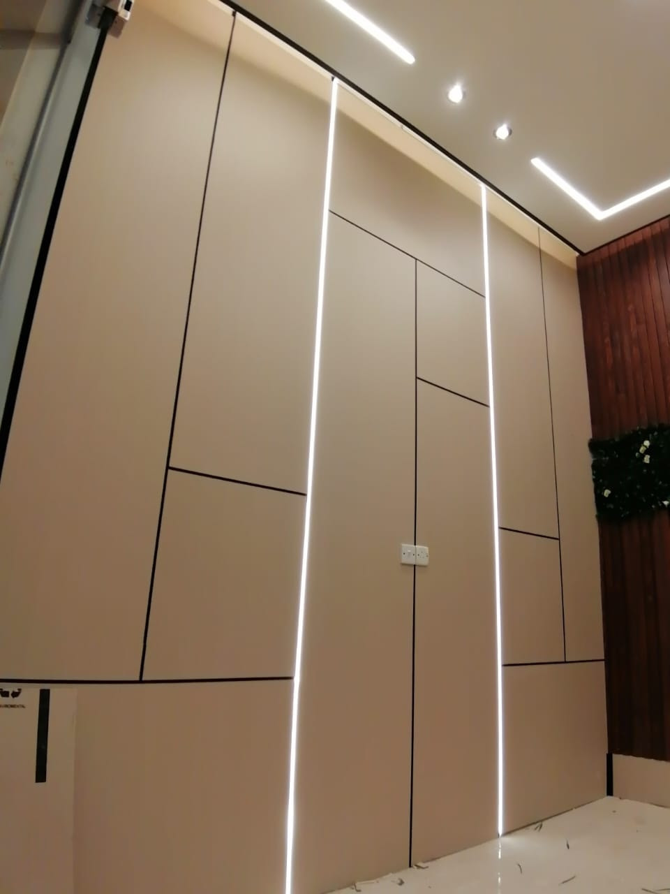 مستعدون لعمل جميع انواع الديكورات الجداريه شي بورد وبديل الرخام وبديل الخشب بعض من اعمال مكتب ابو عبدالله للديكورات 
للاستفسار
***********
***********
