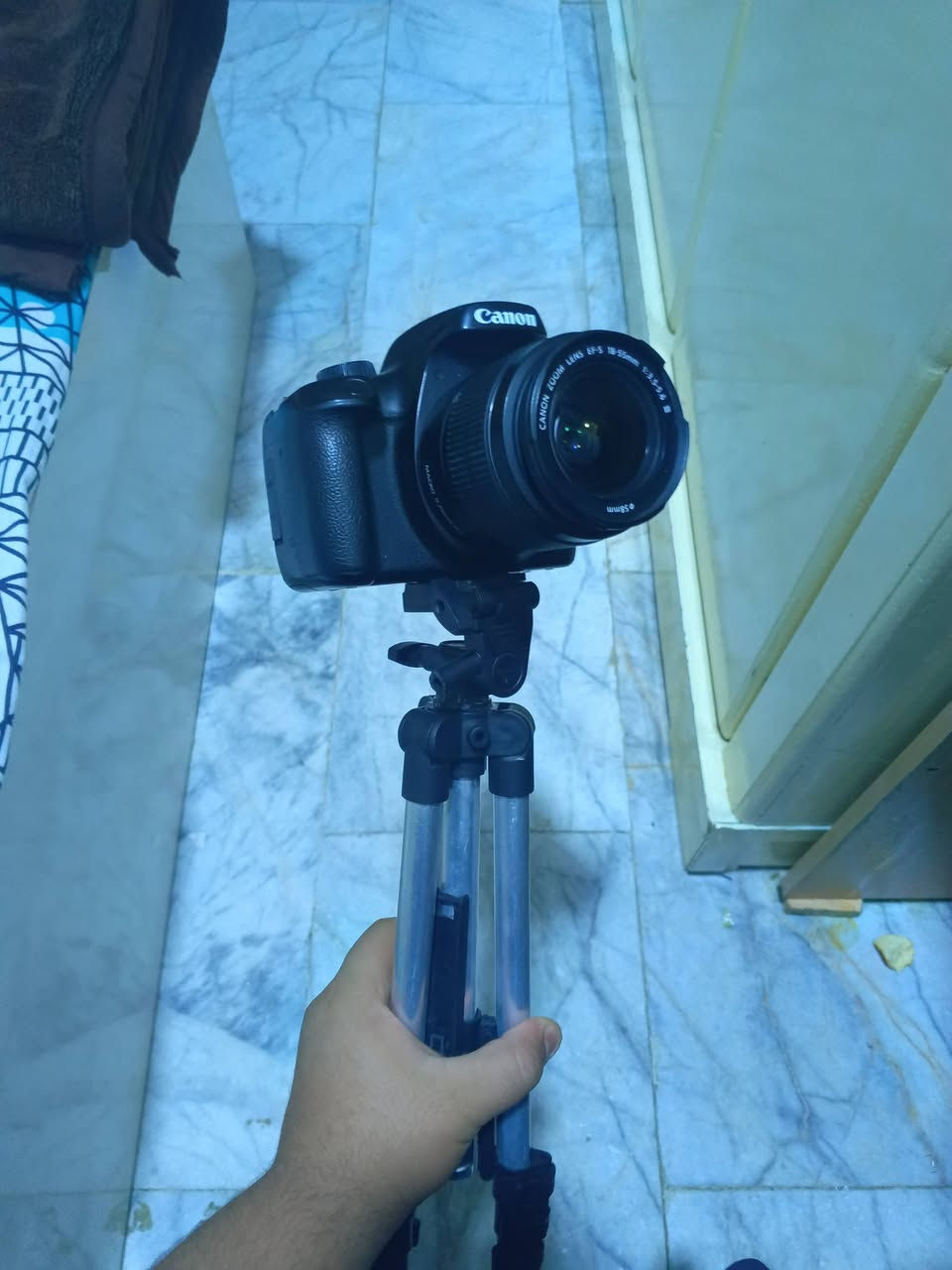 كامرة كانون 4000D
مع عدسهEFS18-55mm
كاميرا مرتبه تفيده أهل المواكب والتجمعات والصور الشخصيه واهل المطابع وكذلك تفيد من جميع النواحي حتى من ناحيه السعر...
ملحقات الكاميرا 
شاحن البطاريه 
وكذلك معاها بطاريه 
وكابل البطاريه ومعاها ستاند هديه 
ارتفاع الاستاند متر او مترين تقريبا 
وكذلك مع حبل الكاميرا الذي تستند عليه في التصوير

المكان ناصريه مركز
السعر 250 وبه مجال


**إذا كنت صاحب هذا الإعلان وتريد حذفه لأي سبب، رجاءا أرسل رسالة إلى الدعم الفني**