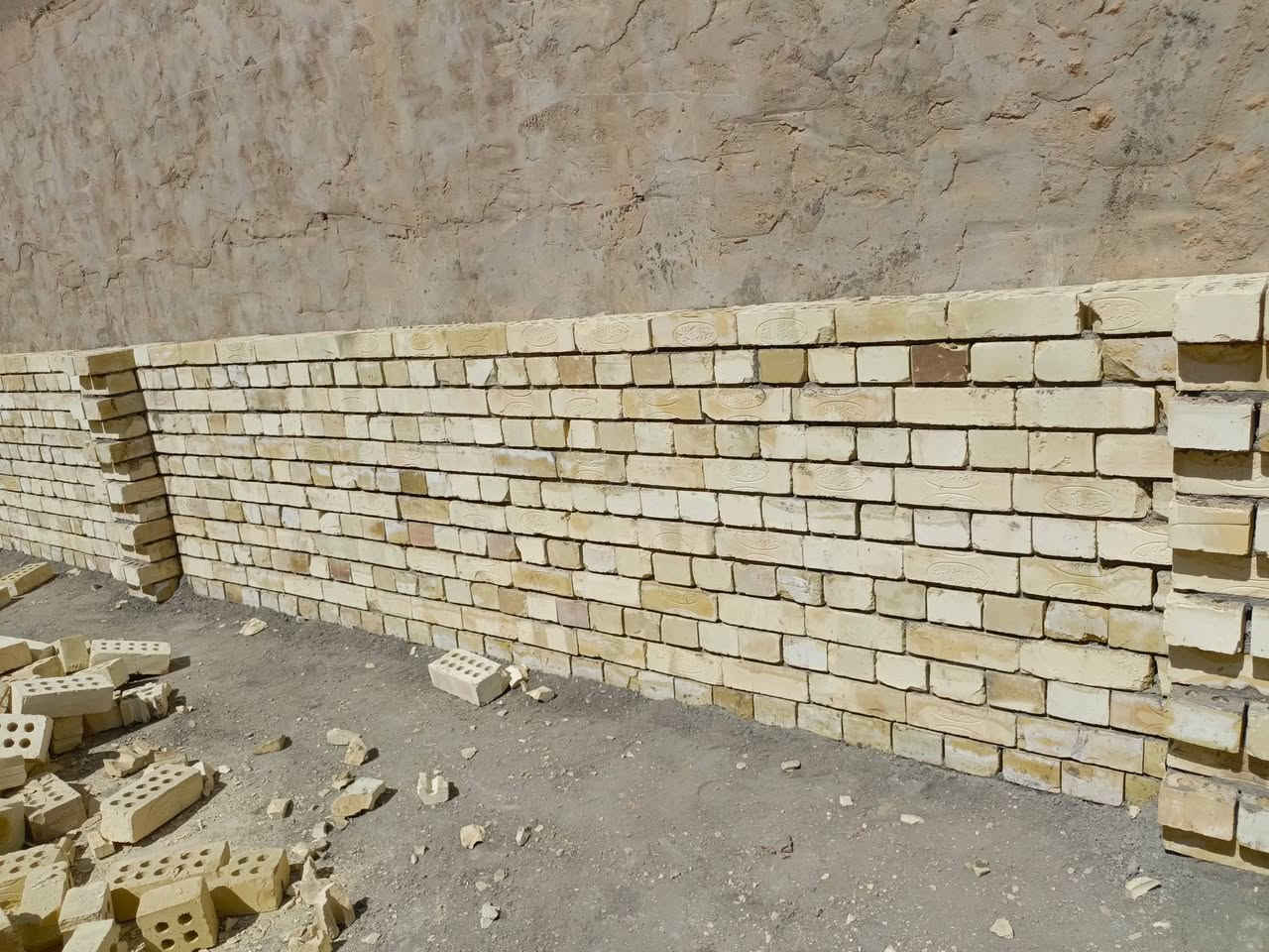 السلام عليكم خلفه بناء درجه اولئ متفرغ حاليآ اشتغل قطعي وعل دبل الارضي325 بأنسب الاسعار التزام بل موعد شغل درجه اولئ اشراف مهندس رقم الهاتف ***********
