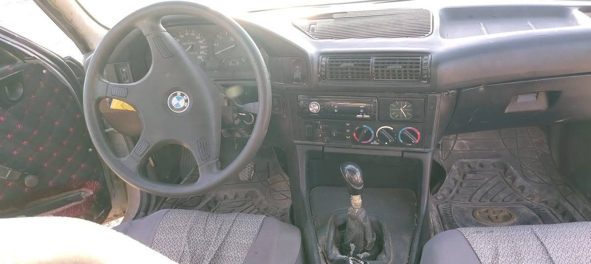 السلام عليكم بي ام 520 كير عادي رقم كركوك الماني كير محرك شرط صدر امامي خلفي جديد للبيع 35 وبيها مجال او مراوس حسب القناعه رقم *********** مكان السياره ناحيه العباسي
