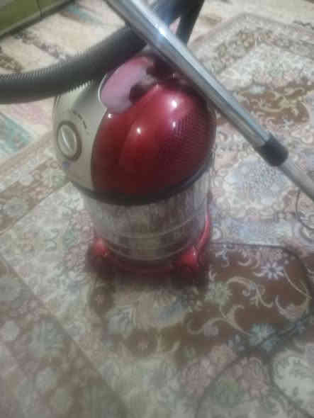 مكنسه كهربائيه اخت الجديده ام الفلتر المرغوبه مو ام الكيس السعر 40 وبيها مجال بسيط للاستفسار *********** صويره سبيس
