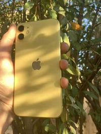 ‏سلام عليكم ورحمة ايفون 11 الجهاز مبدل بطارية وشاشة الشاشة مال تفسيخ 6...