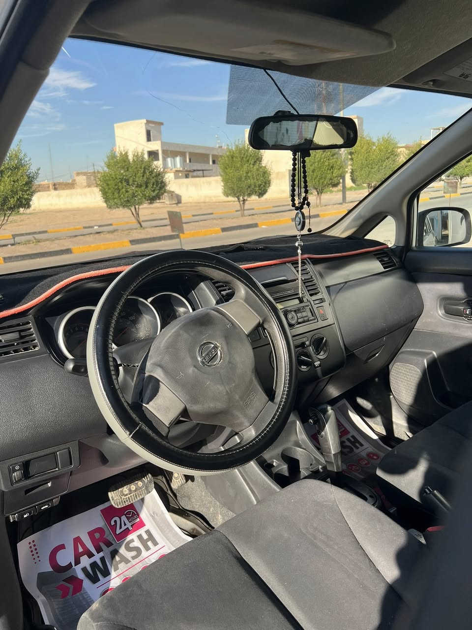 نيسان فيرسا 2009 ماشية 136 الف صبغ 3 قطع ونص وبيها مكانات تعديل بارد بدون دواخل

كير مكينة كهربائيات كله بشرط 
صدر امامي خلفي جديد قبل يومين بدلتة
رقم نينوى تحويل ثاني يوم
كوبون بانزين بيها
السيارة ما ناقصها كلشي سعر 69 ومجال قليل كلش عليها 240 الف غرامة تنزل من السعر
مكان السيارة موصل


**إذا كنت صاحب هذا الإعلان وتريد حذفه لأي سبب، رجاءا أرسل رسالة إلى الدعم الفني**