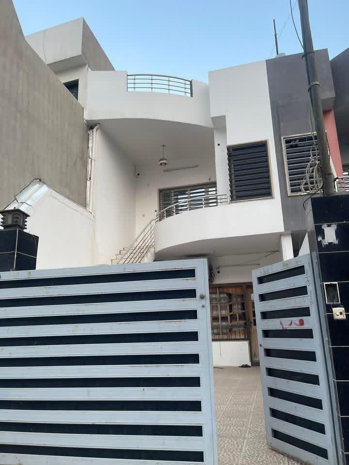 دار زراعي 3 طوابق للبيع موقع جداً مميز وراقي 

موقع الدار كركوك تسعين خلف استنساخ شيرين منطقة راقية جداً وهدوء 

♦️مساحة الدار 150 متر واجه 5 متر عمق 30 م

يحتوي الطابق الأول ع كراج سيارة ودرج داخلي وخارجي  وصحيات خارجية ومطبخ وصاله كبيرة للخطار   وغرفة نوم  وحده وصحيات داخلية 

طابق 2 غرفتن نوم مع صحيات وبلكونة 

طابق ثالث بيتونة كبيرة مع سطحين 

الدار بناء حديث  يُباع مع الكاونتر والسبالت 

💵💵السعر ع الأتصال 💵💵

***********
