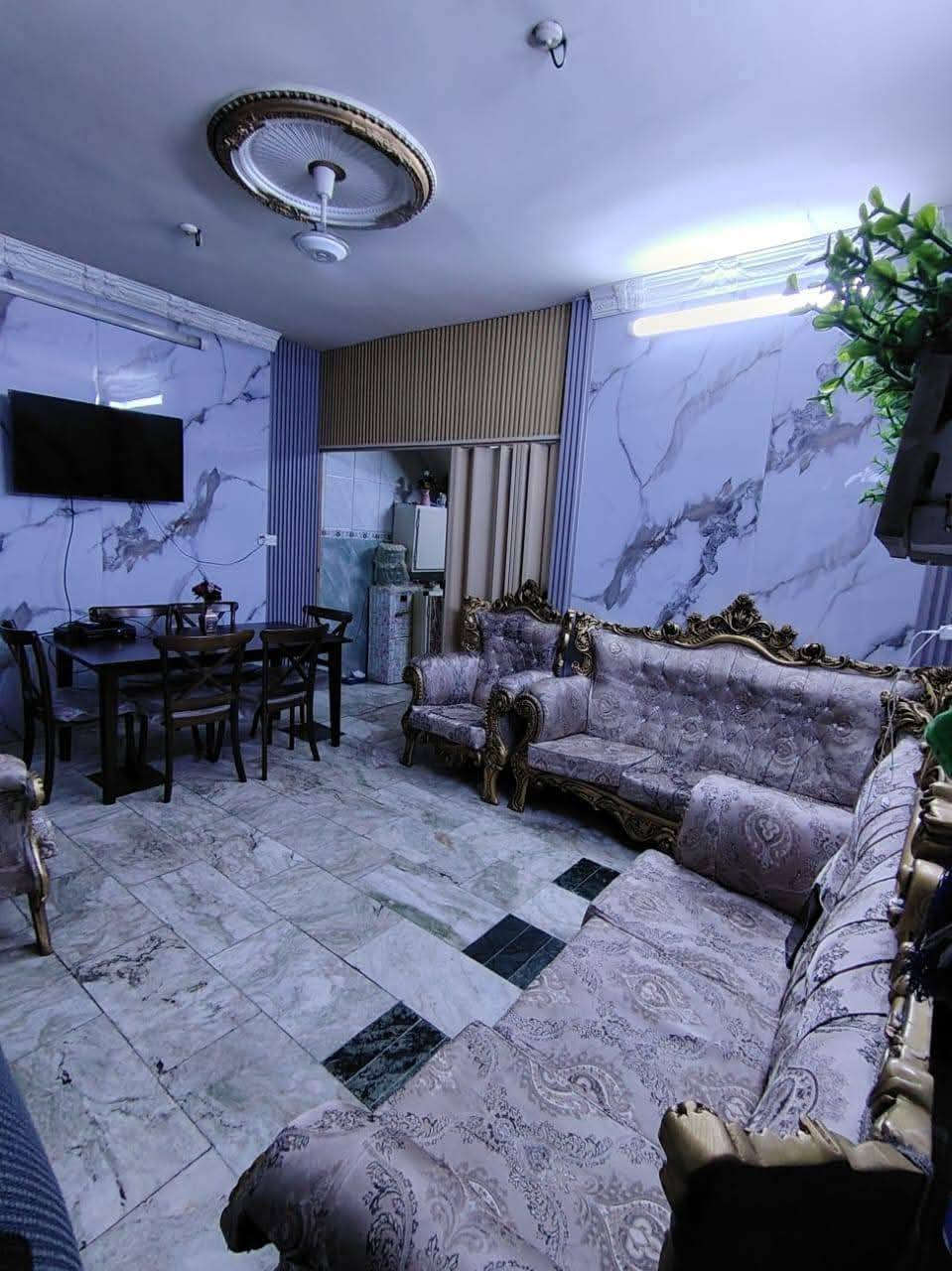 المساحه 100م ثلث غرف نوم طابقين مرمر
يحتوي الدار 
استقبال /صاله /مطبخ / غرفه نوم /صحيات خارجيه 1
داخليه عدد  1
الطابق الثاني : غرفتين نوم / صاله كبيره /حمام1
عنوان الدار :  بغداد /الدوره/ ابودشير شارع 15
للتواصل:  ***********
سعر مناسب
