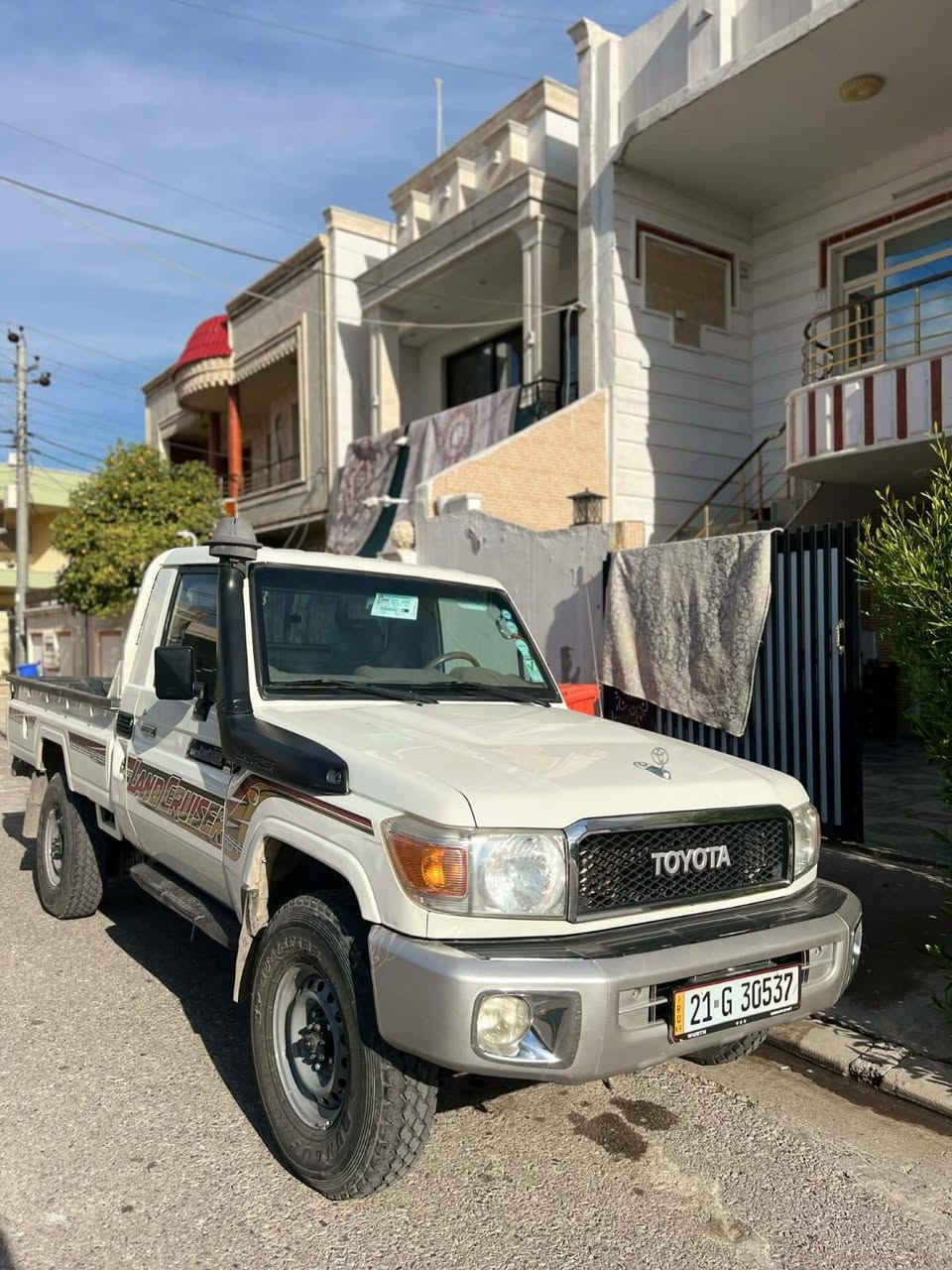 السلام عليكم اخوان مكلف بلنشر للبيع تيوتا شاص موديل ٢٠١٥رقم سليمانيه دولي شرط التحويل محرك ٦ سلندر كاز كفاله عامه ماعدا شويه صبغ بدوسه فقط مكانها أربيل السعر مناسب للاتصال *********** او ***********
