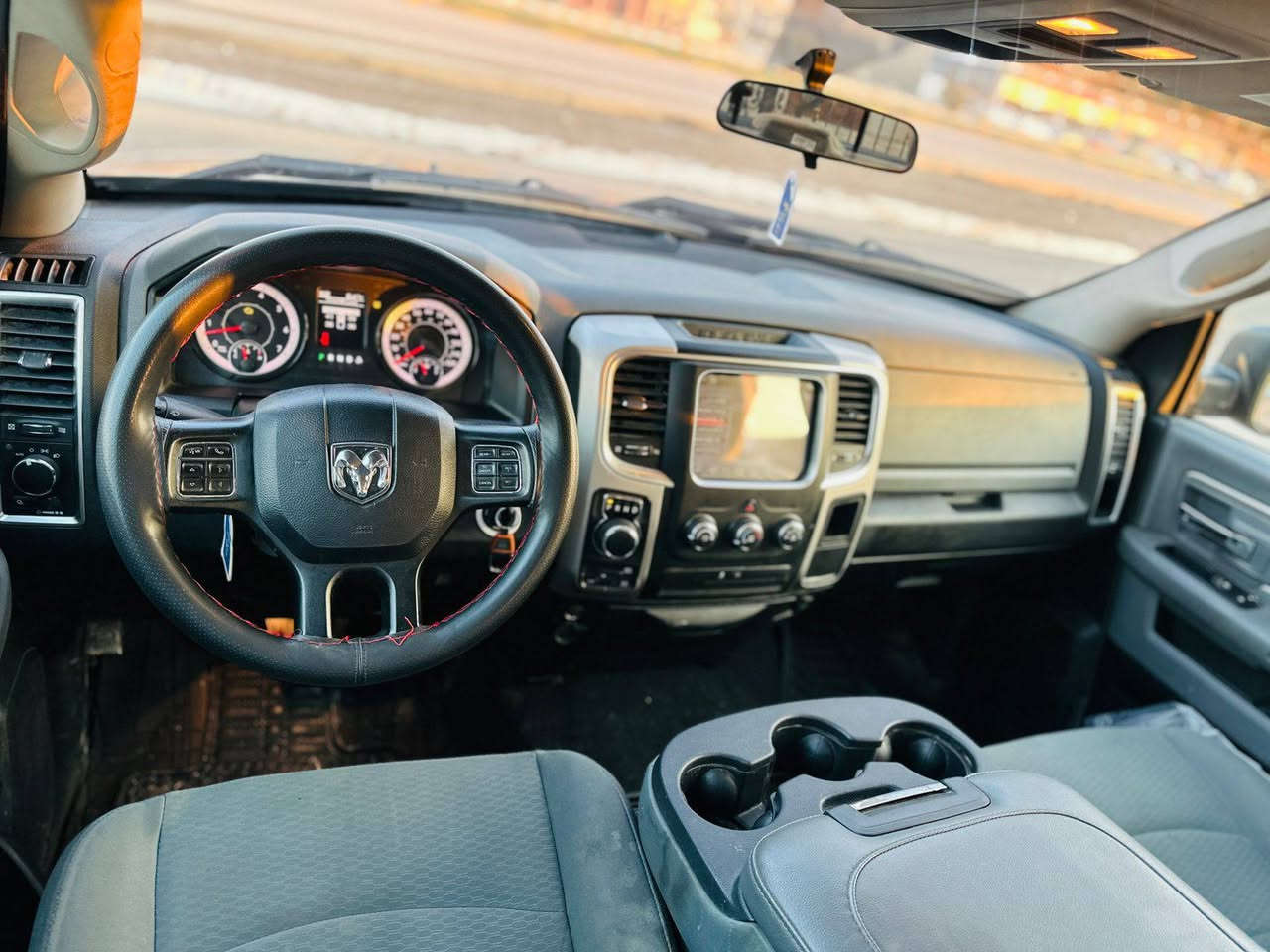 دوج رام 2020 صور الحادث مرفقة بلمنشور والسيارة اجتي بيها صفحة كلير من امريكا مكينة هيمي 8 سلندر مكاني الصويرة/ بسماية السعر ١٩٣ بيها مجال بسيط بيع او مراوس 
***********
