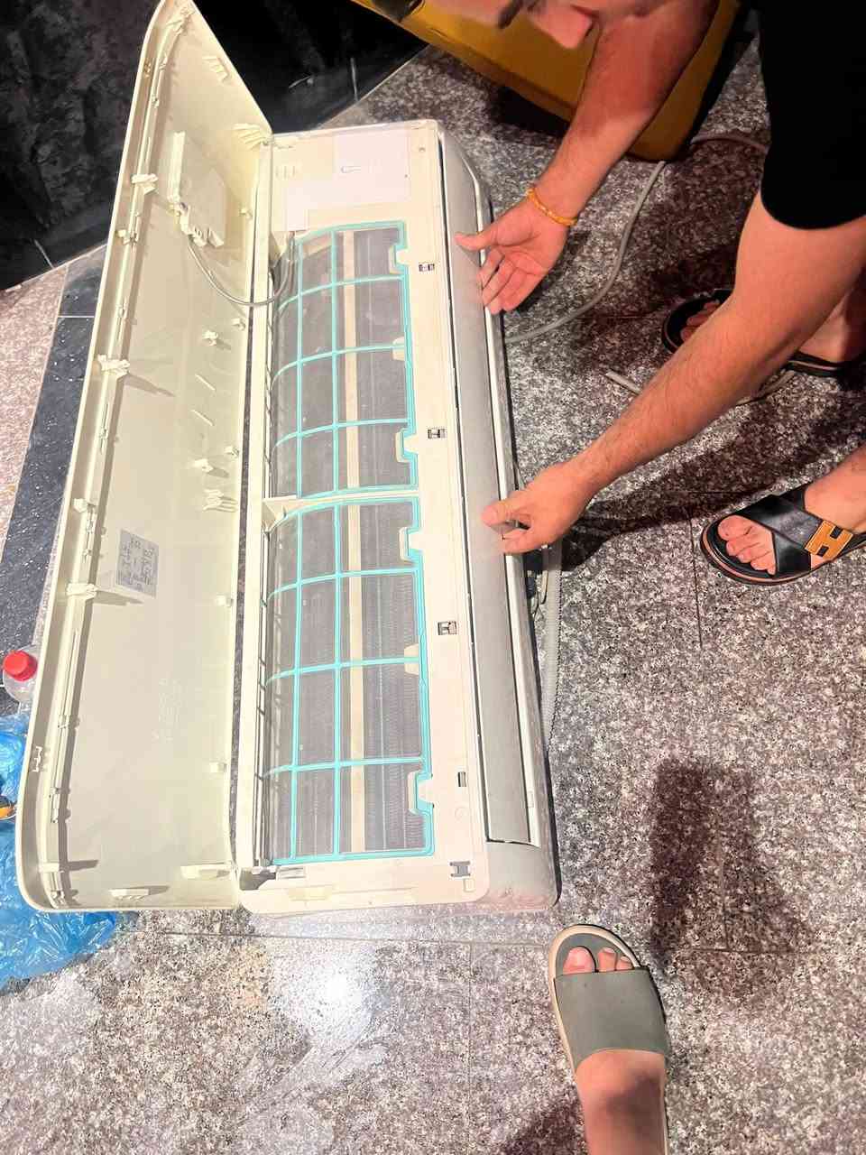 للبيع سبلت 2طن كارير ***********
