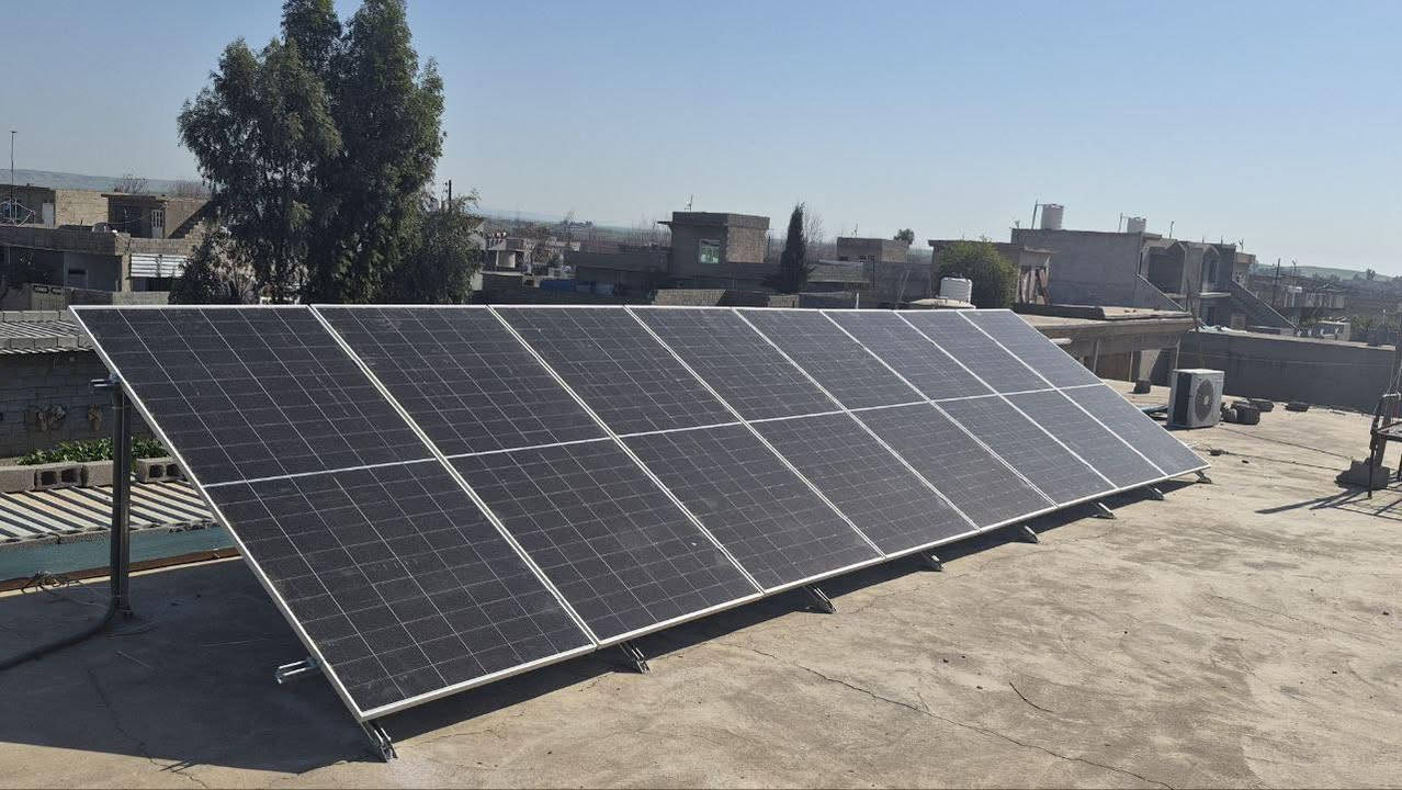 ☀️ وزەی خۆر بە کوالێتییەکی بێوێنە و گەرەنتی ڕاستەقینە!
ئێستا دەتوانیت ماڵەکەت یان شوێنی کارەکەت ڕوناک بکەیتەوە بە بەهێزترین سیستەمی وزەی خۆر، بە پارچەی کوالێتی بەرز و گەرەنتی درێژخایەن:
💎 تایبەتمەندییەکانی ئەم پۆکێجە:
• ئینڤێرتەری گۆسپاوەر (Gospower): توانای 6 کیلۆوات، لەگەڵ 3 ساڵ زەمانی گۆڕین (نەک چاککردنەوە!).
• پاتری CSA: توانای ناوازەی 16 کیلۆوات، متمانەی تەواو لەگەڵ 5 ساڵ زەمانی گۆڕین.
• لەوحەی کەنەدیان (Canadian Solar): 8 دانە لەوحەی 620 واتی بۆ بەرهەمهێنانی زۆرترین وزە لە کەمترین کاتدا.
• پەیکەری ئاسن: بەکارهێنانی ئاسنی گەلفەنایز کە دژە ژەنگ و بەرگەی هەموو کەشوهەوایەک دەگرێت.
✅ بۆچی ئەم سیستەمە هەڵدەبژێریت؟
1. دڵنیایی تەواو: گەرەنتی گۆڕین بۆ ئینڤێرتەر و پاترییەکان.
2. تەمەنی درێژ: بەکارهێنانی باشترین براندە جیهانییەکان.
3. پاشەکەوتکردن: بۆ هەمیشە لە کێشەی کارەبا و تێچووی زۆر ڕزگارت دەبێت.

📞 بۆ پەیوەندی و زانیاری زیاتر: 
0771 961 7036
0750 135 7849
0751 729 1758]
با وزەی خۆر ببێتە سەرچاوەی کارەبای هەمیشەییت! ⚡🌱
………………….
 طاقة شمسية بكفاءة عالية وضمان حقيقي!
الآن يمكنك إنارة منزلك أو مكان عملك بأقوى أنظمة الطاقة الشمسية، مع قطع ذات جودة عالمية وضمان طويل الأمد:
💎 مواصفات هذا البكيج:
• إنفيرتر غوسباور (Gospower): بقدرة 6 كيلوواط، مع ضمان استبدال لمدة 3 سنوات (استبدال حقيقي وليس تصليح!).
• بطارية CSA: سعة مميزة تبلغ 16 كيلوواط، مع ضمان استبدال لمدة 5 سنوات.
• ألواح كنديّان (Canadian Solar): عدد (8) ألواح بقدرة 620 واط للوح الواحد، لضمان أعلى إنتاجية للطاقة.
• الهيكل الحديدي: نستخدم الحديد المجلفن (Galvanized) المقاوم للصدأ والتآكل لضمان الصمود أمام الظروف الجوية المختلفة.
✅ لماذا تختار هذا النظام؟
1. ثقة تامة: ضمان استبدال مباشر للإنفيرتر والبطاريات.
2. عمر طويل: استخدام أفضل البراندات العالمية المعروفة بكفاءتها.
3. توفير دائم: تخلص نهائياً من مشاكل انقطاع الكهرباء والمصاريف العالية.

📞 للاتصال والاستفسار:
0771 961 7036
0750 135 7849
0751 729 1758
اجعل الشمس مصدر طاقتك الدائم! ⚡🌱
#وزەی_خۆر #طاقة_شمسيه #solar_energy #كوردستان #اربيل #رانيه #خەبات
