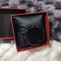 ساعة ذكية • شاحن لاسلكي • ما ملبوسه