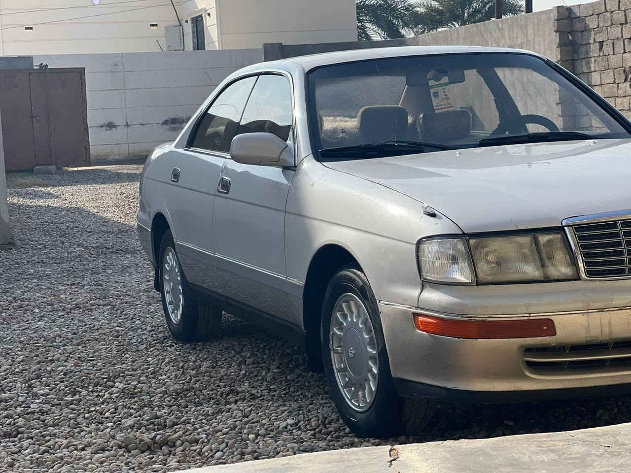 السلام عليكم بطه للبيع متصل موديل 93رقم نينوي الماني شرط التحويل كير محرك شرط صدر  تواير كلو جديد داخل جديد  تبريد تدفئه شغال  سياره بدون صبغ لايت زنون عالي ناصي مسجل شاشه  السعر 60وبيهه مجال الاتصال ***********
