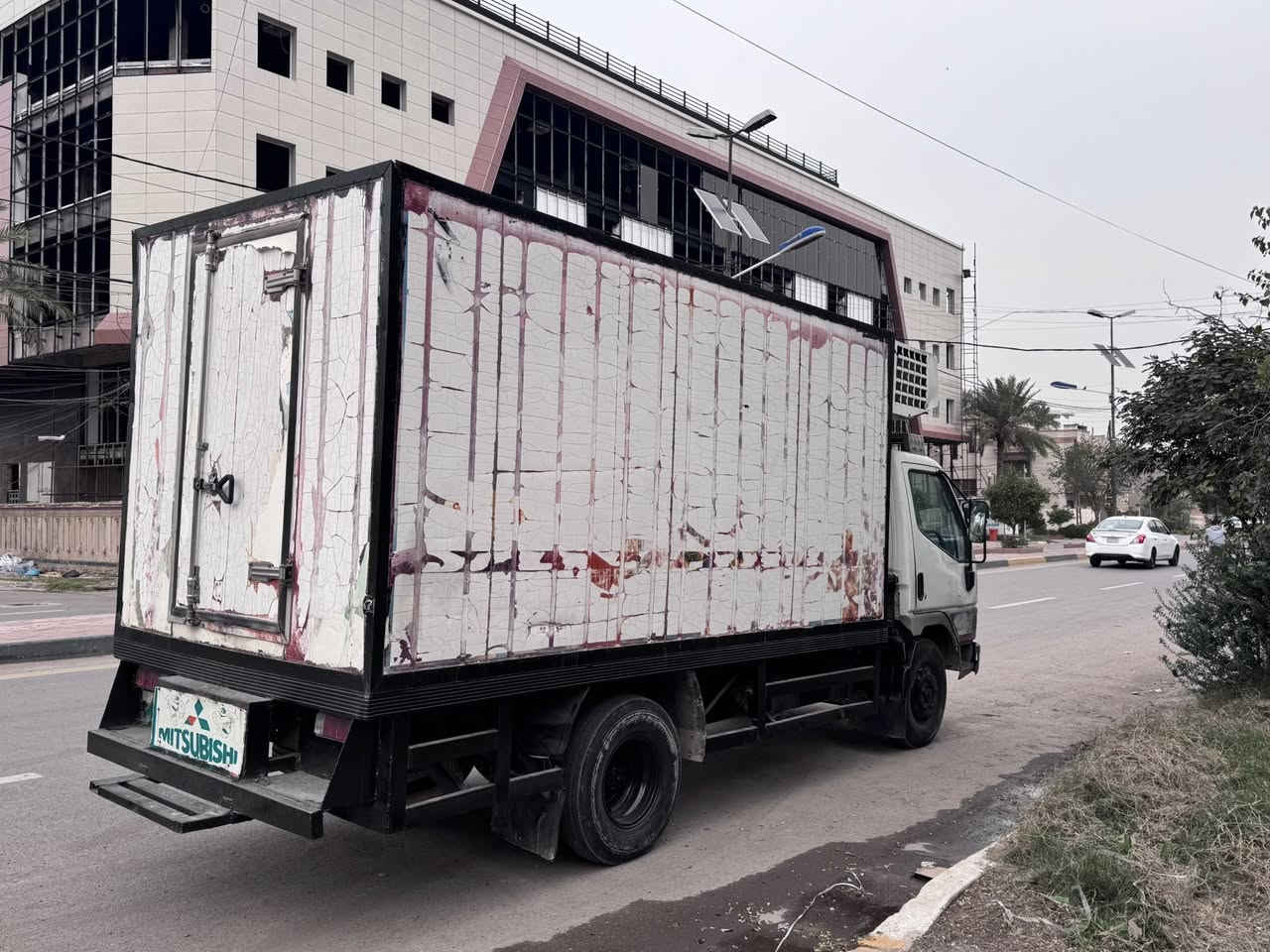 السلام عليكم كنتر براد للبيع موديل ٢٠٠٣  سعره ١٣٤  رقم التلفون ***********
