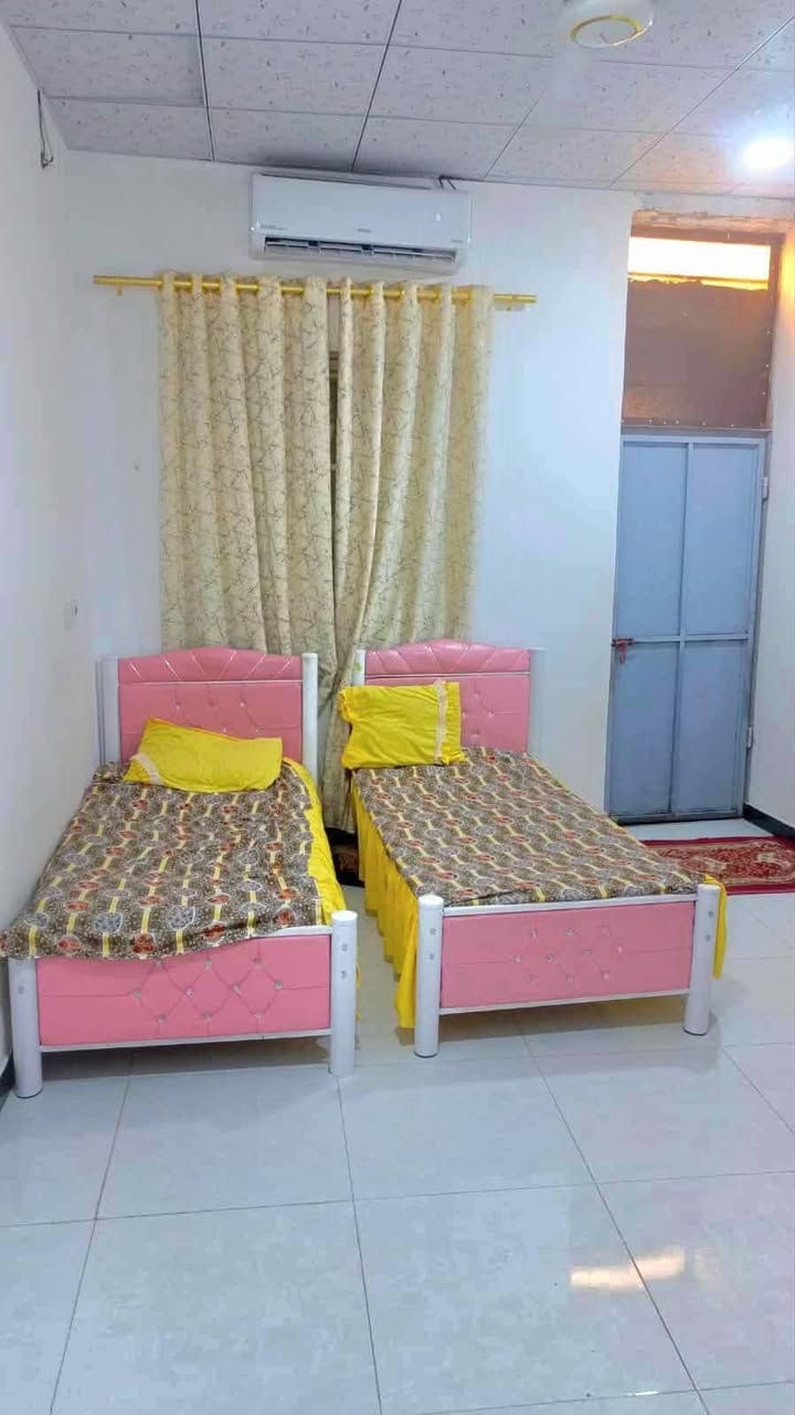 اللهم صلي على محمد وآل محمد
📌بيت مساحه ١٣٠ متر زراعي 

📌طابوق كونكريت 

📌غرفتين وصاله ومطبخ 

📌البيت صاير بفرع يعني الفرع يمه وينسد عرض الفرع ٣ متر  البيت وجهه للشارع العام 

📍العنوان 

شريف الرضي _حي الجوادين _ مقابيل كوت محينه 

💵٤٠ وبيه مجال💵

📞*********** اتصال واتساب
