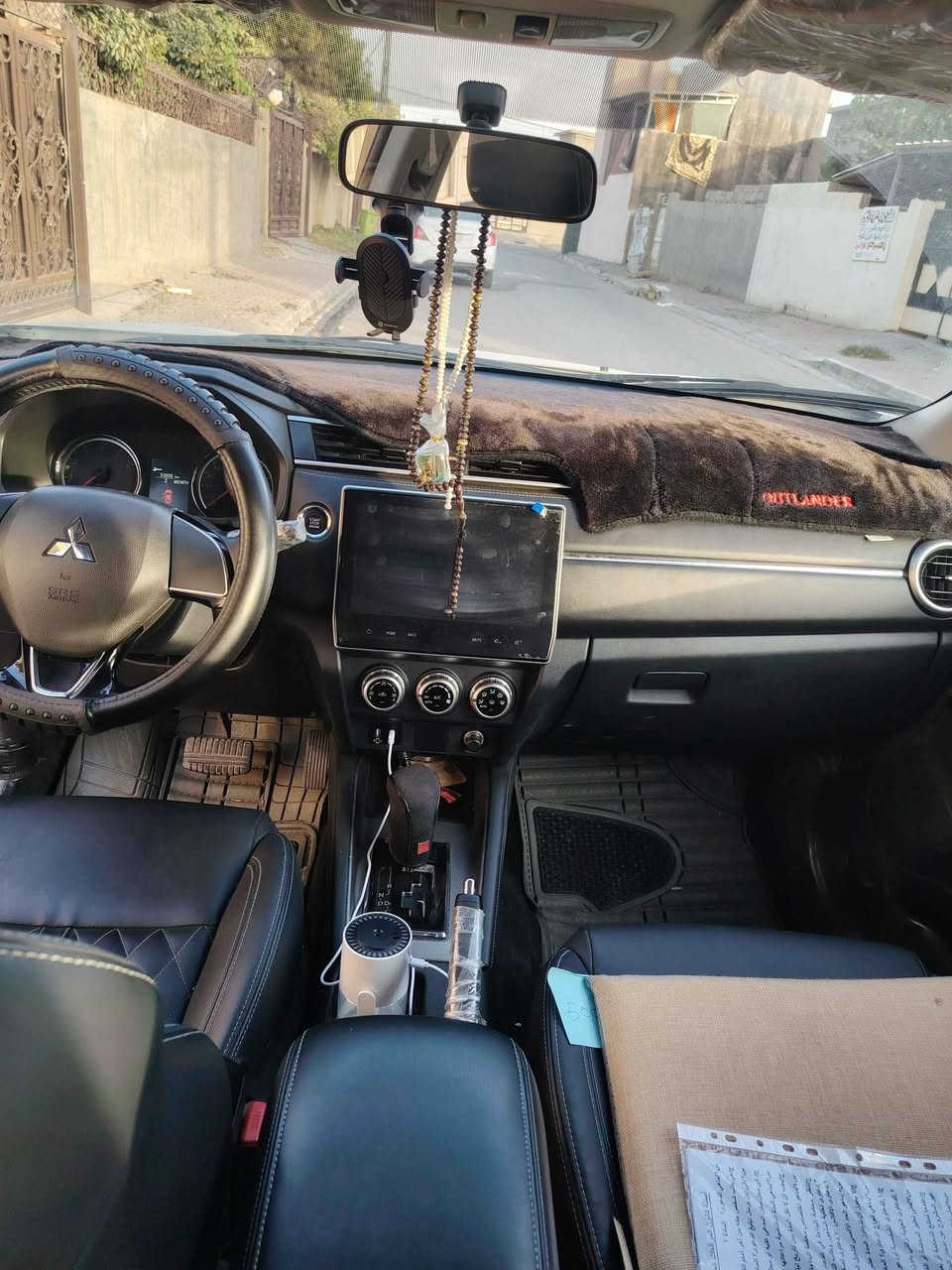 بسم الله الرحمن الرحيم... 
السلام عليكم... 
كوردي /عربي

---

مەیتسوبیشی ئۆتلاندر سپورت 2022 (ASX)
وارد خەلیجی 
تەواو کلین و زێرۆ، تەنها 19 هەزار کیلۆمەتەر ماشیە
ژمارەی سۆڵەیمانیە، پەڕەی بەنزین هەیە

مواصفاتەکان:

  دەستپێکردنی بصمة

رەنگ: سپی سەدەفی

سەقف سلايت

لایت LED و زینۆن پێشوو پاچوو تحكم

موتور 2.0 لەتەر، 4 سلێندەر

كیر سبورت

4 ویل (دافع چوار تراک)

کۆنترۆڵی ستێرن

شاشە و کامێرای بیلادی

کشنات جلد(چەرم) 

 کشنەکانی دواوە ئەخەوێت

بصمة پاشەکەوتیش هەیە (ئیحتیاط) 

تەواو نوێیە، جیسەکانی کۆمپانیا هەن لەسەر کوشنەکان

بۆ پەیوەندی:
 ***********
 

---

ميتسوبيشي اوتلاندر سبورت ٢٠٢٢( ASX) وارد خليجي ... كلين و زيرو ماشية ١٩ الف كيلومتر فقط رقم سليمانية وعندها بطاقة بانزين  مواصفات
تشغيل بصمة
اللون ابيض صدفي
سقف سلايت
لايت ليد و زينون امامي وخلفي مع تحكم 
محرك ٢٠ اربعة سلندر
كير سبورت 
4ويل (دفع رباعي) 
تحكم ستيرن
شاشة وكاميرا بلادية 
كشنات جلد
الكشنات الخلفية تنفرش
بصمة احتياطية موجودة
جديدة وجيس الشركة بعدها على الكشنات
للتواصل الاتصال على الرقم

*********** Singapore
