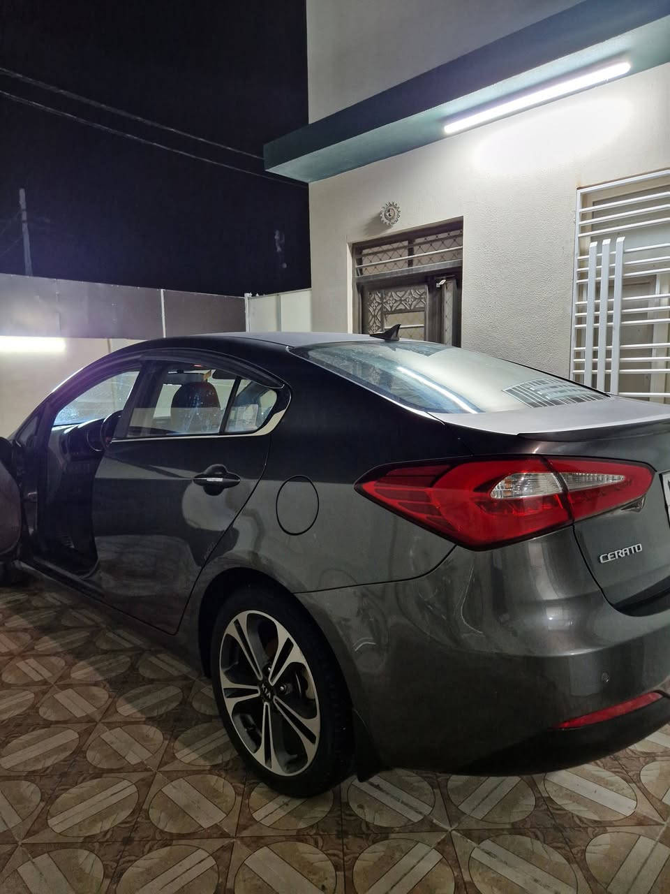 كيا سيراتو 2013 شكل 2014
لون نفطي قطعتين تبريد 5 ويل كب مري شفط 
بجم زنون رقم اربيل جديد كفالة من صبغ وتبديل وضربة
 قوية عدى بارد بالباب وجراد اثر تغليف
مكينة كير تبريد مكفولات سيارة مال جناي 
مكاني نجف السعر 114 بيه مجال للشراي 
***********
