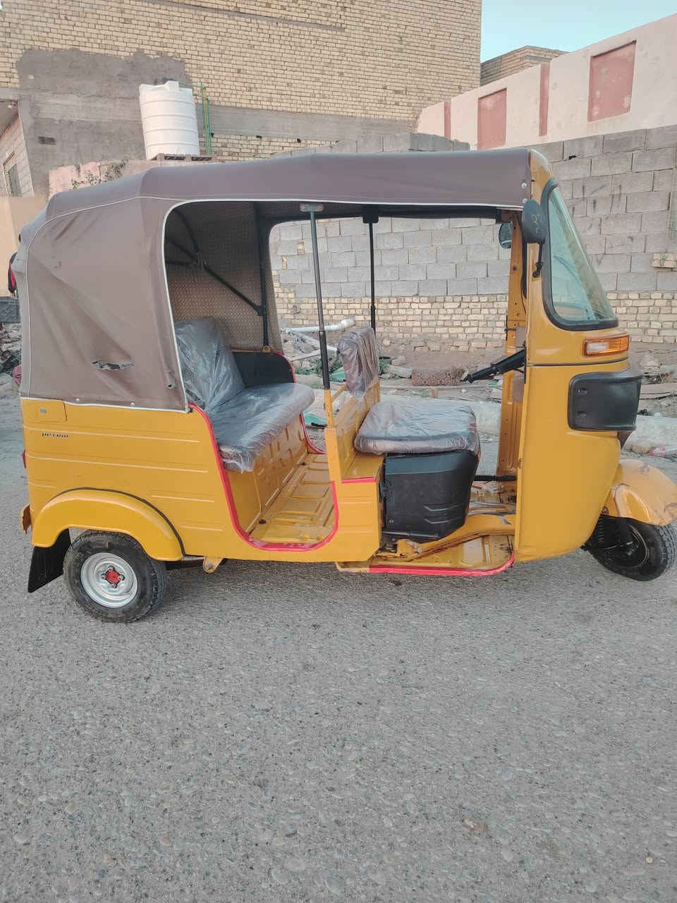 سلام عليكم شباب تكتك للبيع 20 كفاله تكتك سنويه مكان المجر الكبير للستفسار رقم الهاتف ***********
