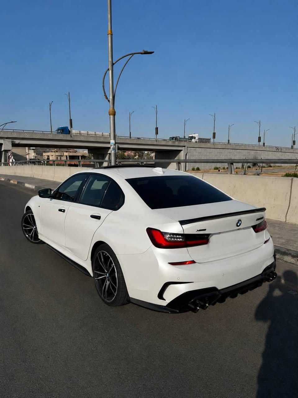 سلام عليكم اليدور كلين ونضيف  للبيع BMW موديل 2020   حجم M 330i بكج اصل لون ابيض لؤلؤي صدفي لون مميز ماشيه 41 الف مايل وراد كندي ضمان بصمتين كلين كلين بدون حادث بدون صبغ بدون تعديل كفاله عامه حتى دعاميات السياره بدون صبغ  اعلى مواصفات  1/1 رقم السياره شمالي العنوان بغداد سعر السياره
$26.800  وبيه مجال يعني 268 ورقه اذ تشوفه غاليه اكو خواته بدون M ومواصفات عاديه او لكجري بيهن حادث وصبغ حتى دفترين تحصل  الاتصال على الرقم ***********
