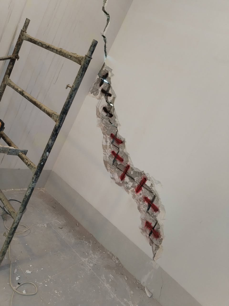 /تعبت من شقوق الجدران التي تشوه منظر البيت لاتشيل هم
احنا نرجع الحائط مثل اول واحسن بخبرة وكفاءة عاليةبااستخدام افضل المواد والمعجون المخصص نعالج الفطر والشرك من الجذور ونرجعلك الجدار ناعم وانيق وجديد
✅دقه بالمواعيد 
✅نظافه واحتراف
✅ضمان بالشغل
باادارة عماد ال احمد تصليح ومعالجه كافه الدور من الدوس والفطر والشرك
استفسار اكثر اتصال او المراسلة ع الواتساب👇 
✅***********✅
✅***********✅

