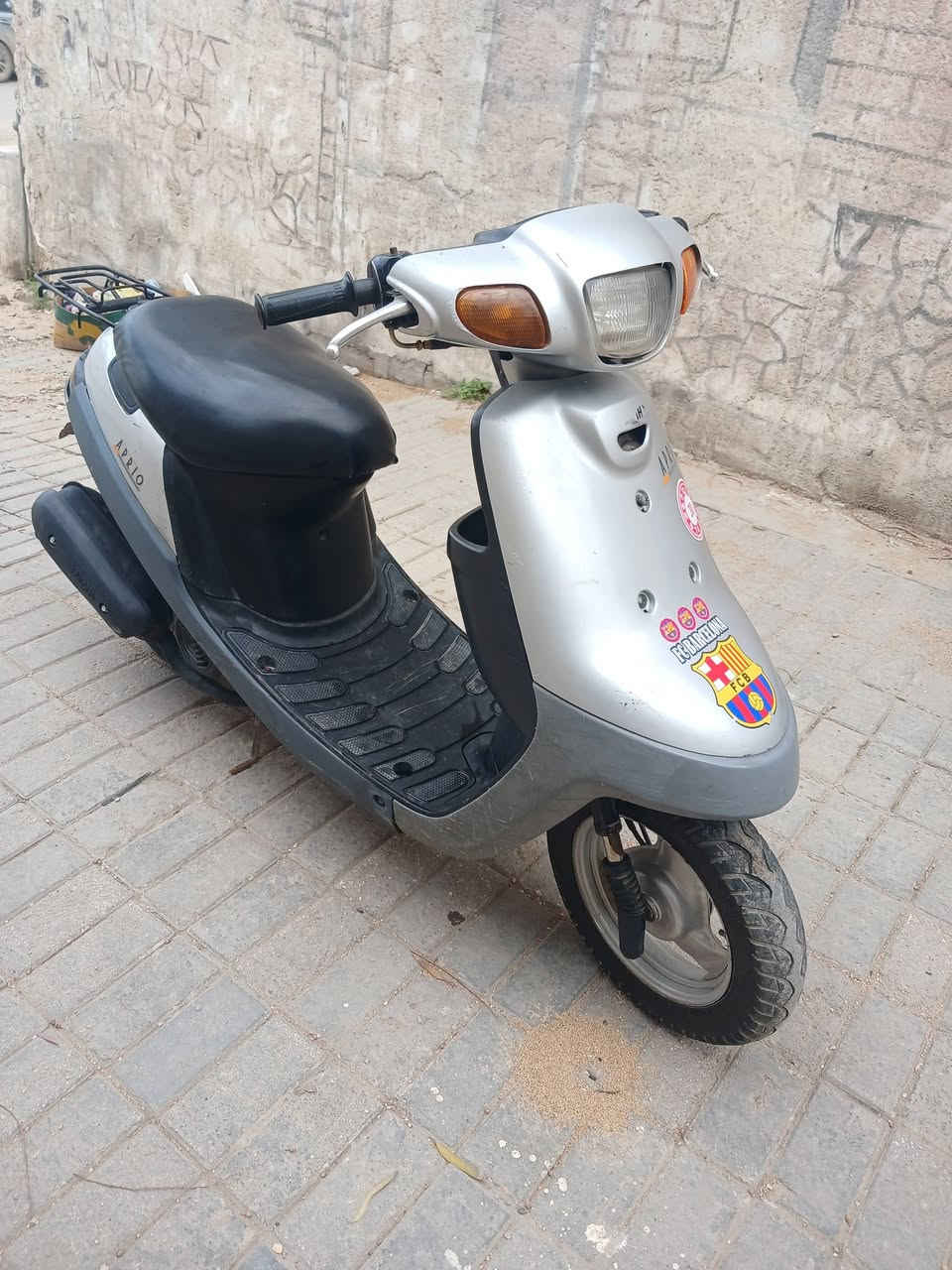 سلام عليكم بطه للبيع كهربايات شغاله
نكره سلف 
مكينه ناعمه حلوه 
شاصي مكفول 
كفرات نضاف 
مكينه مجفته تجفيت اصلي حراري 
تايرات جدد 
ودراجه مال جناي حلوه ونضيفه 
سعر ٢٥٠
مكاني كربلاء مقابل كراج الموحد 
***********
