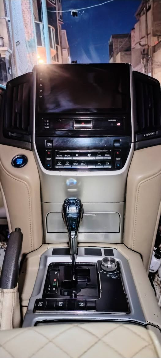 ارواس بتاهو ٢١ وفوك بوليسي📢👮 او مواصفات عادية وانطي فرق حسب النظافة
جكسارة ١٣ محدث ٢١  شمالي
تحديث درجة اولى فوول داخل خارج
رقم سليمانية بسمي شخصيا
محرك ٣٦٠٠ المرغوب
ماشية قليل نظيفة جدا
جميع اوبشنات شغالة 
سيارة بلادية كبس شركة كير محرك تفرعات 
حادثها صفحة جاملغ بابين
كفالة من كص او كلبة او شواصي 
 ***********
