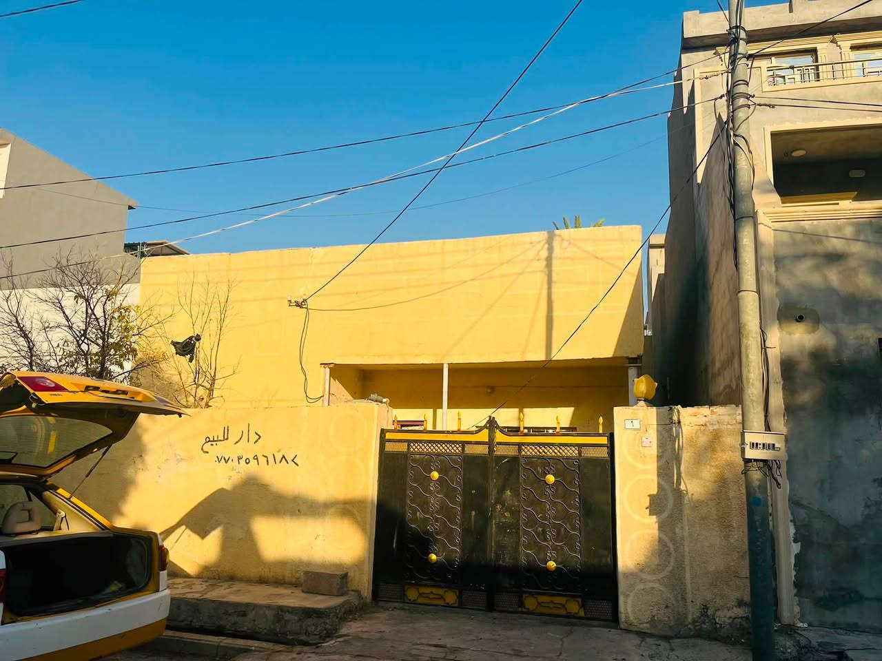 بيت للبيع طابو
العنوان حي عمال خلف المحكمة الجديدة 
بي اربع غرف 
استقبال
مطبخ
صحيات
مساحة البيت 200 متر
السعر 65 مليون و بي مجال للاستفسار 
***********
