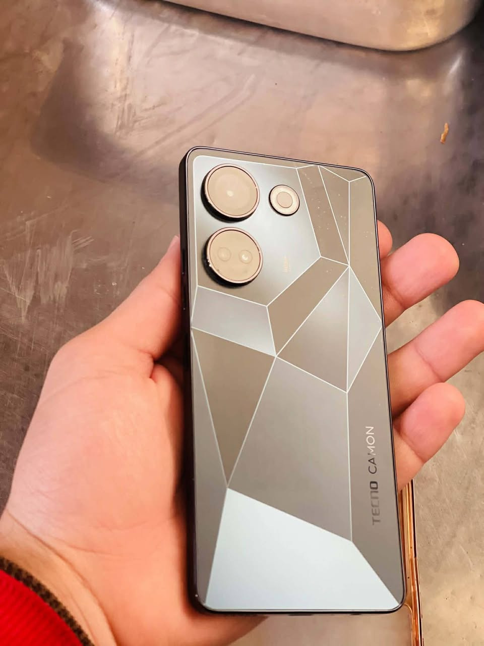 السلام عليكم تكنو كامون ٢٠ برو
ذاكره ٢٥٦ 
جهاز لوك حيل نضيف وقوي 
كله عل بلاد 
للبيع او مراوس اب ايفون فقط 
سعره ١٧٠ بي مجال 
مكاني كركوك 
رقم ***********
