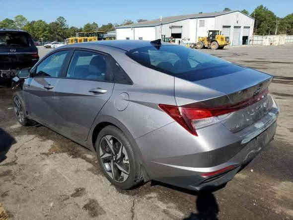 السلام عليكم الانترا تكسي 23 بسمي ماشية 38 جاهزه من كلشي صورة الحادث موجوده لا لغد ولا شاصي وبيهه بيبان ثنين عكس السايق مبدلات بامريكا منضومه غاز السعر 155
بغداد الحرية 
***********
