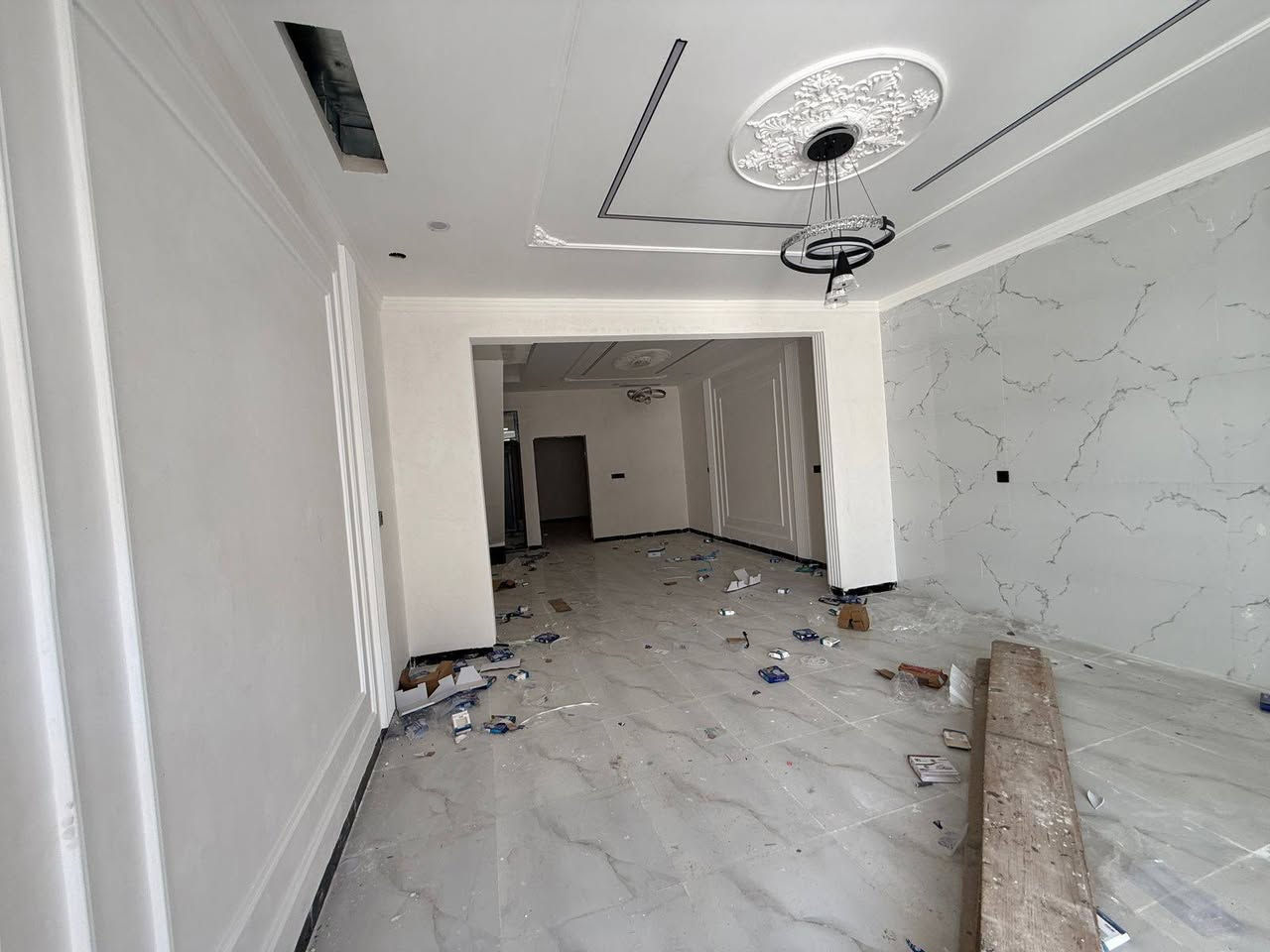 #دارللبيع حي 94 زانكو قرب شارع ١٠٠م 

#المساحة  ١٠٠ + ١٠٠  متر 

#يتكون من ٣ غرف و 2هول و مطبخ و 4صحيات 

#طابو  يسجل مباشر باسم كل عراقي 

#السعر  ٨٢٠ ورقه و مجال  

#للاستفسار https://t.me/aqaratalshmal
***********
***********
