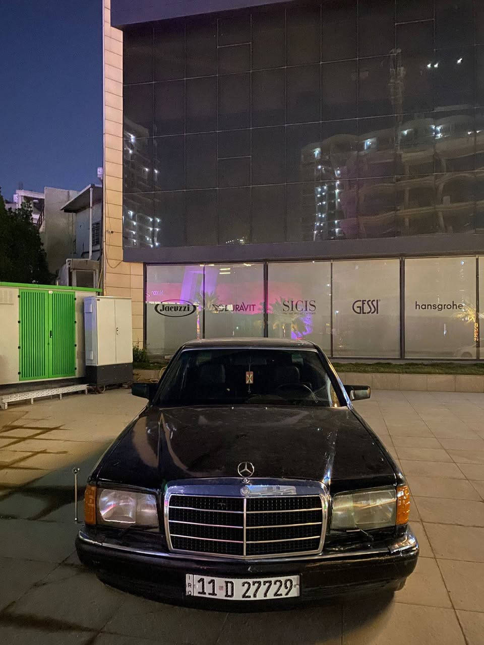 سلام عليكم سياره موديل 1988 السياره كير محرك اكسل صدر امامي خلفي جديد تخم تاير باتري كله جديد سنويه ورقام جديد السياره ابسمي نقص بس دوشمه الكشنات والكاعيه السعر ٧٠ ورقه وبيه مجال العلوان بغداد رقم الهاتف ***********
