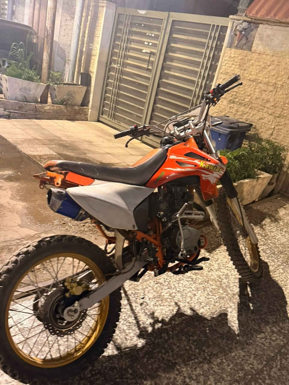 السلام عليكم شباب
دراجه قفاز كاويار 
حجم لمكينه 350 خمس نمر 
دراجه كوم حديد شوفت عينك لكلي شبيهه مابيهه تجي تحمل وتروح سعرهه 800 قفل 🔒 بدون عموله
لاستفسار ‭0776 246 6451‬
