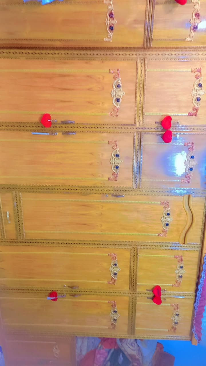 سلام عليكم غرفه نوم البيع يا ستفسار على هذ الرقم ***********
