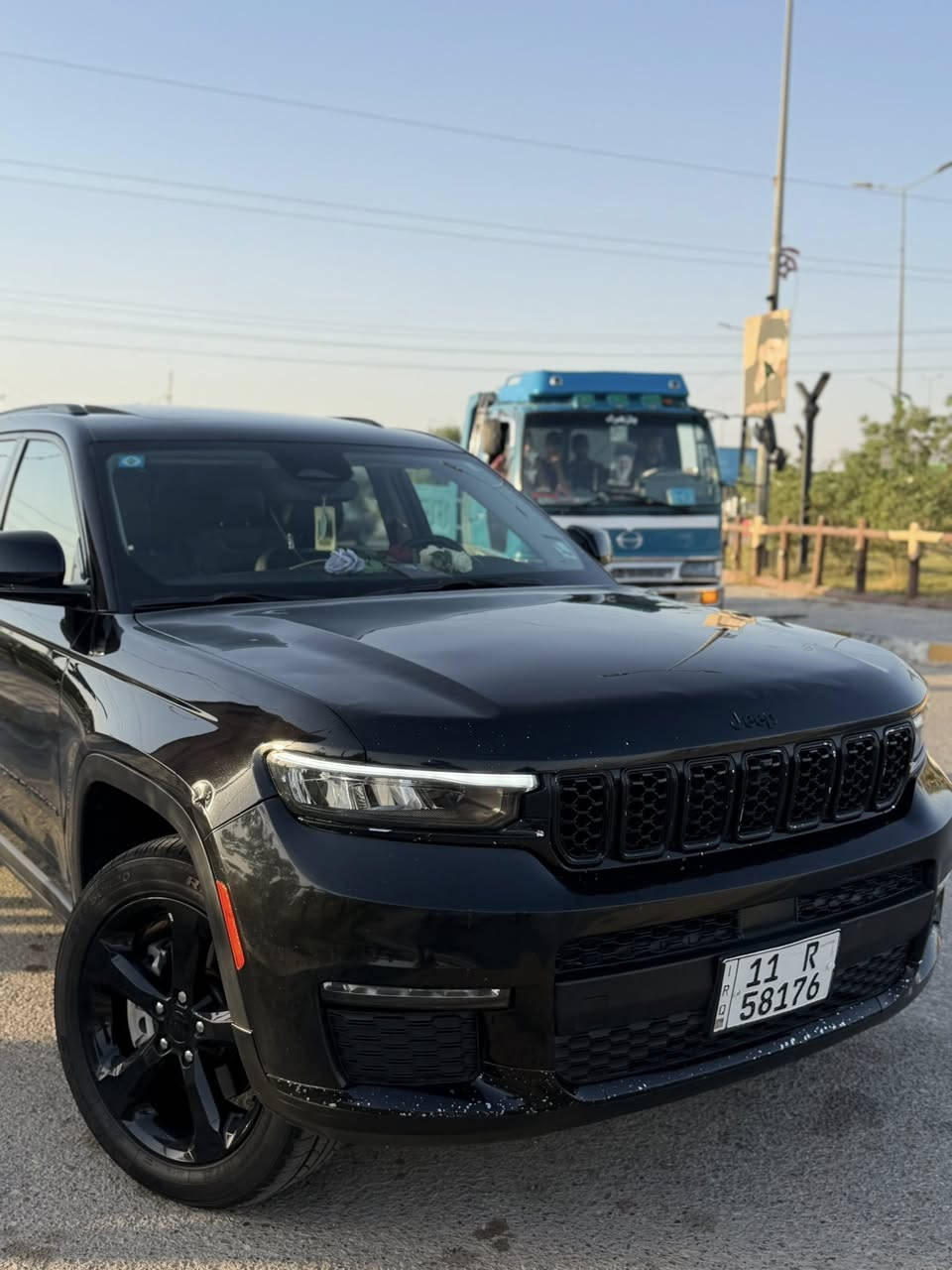 السلام عليكم من رخصة الادمن

جيب كراند شيروكي لمتد  1\1

بدون ايرباك (حادثها اخو الكلين اشويه بل طرف مال البنيد فقط صبغ     رقم شاصي بل منشور)

الموديل : 2023

المحرك : V6.  3.6L . 

7 راكب

رقم بغداد 

المواصفات :

* دفع اوتو ويل. 

* رادار امامي مع مانع تصادم . 

* تحذير الخروج عن المسار .( ضبط الحركة بالمسار)

* تحذير النقطة عمياء ⚠ .

* ويل قياس 18 انج .

* سقف بانوراما . 

* شاشه كبيرة 10.1 انج . 

* نظام الخرائط (GPS) .

* كاميرا داخلية . Family مراقبة اطفال

* كاميرا خلفية . 

* المصابيح الأمامية زنون .

* كشافات الضباب زنون .     

* تشغيل عن بعد .

* صندوق كهربائي .

* مقصورة الركاب من الجلد

* حفظ وضعيات الجلوس (ميموري) . 

* المقاعد الأمامية كهربائية .

* سستم صوت Alpine . 

* انارة داخلية LED . 

* حساسات خلفية ..

* مرايا متحسسه للضوء العالي . 

* مانع تصادم خلفي وامامي.

* بلوتوث تلفون . 

* محدد سرعة . 

* نظام التشغيل والاطفاء الاوتوماتيكي ( Auto Start System ) .

* نظام بريك اوتماتيكي ( Auto Break System )

* وارد امريكي ضربتها موضحة بالصور

* اللون أسود 

* ايرباكات كلها سليمة 

السياره علا وضع شركه 

ومواصفات اخرى السياره موجود في الديوانية عفك

 للاستفسار الاتصال بالرقم

***********
