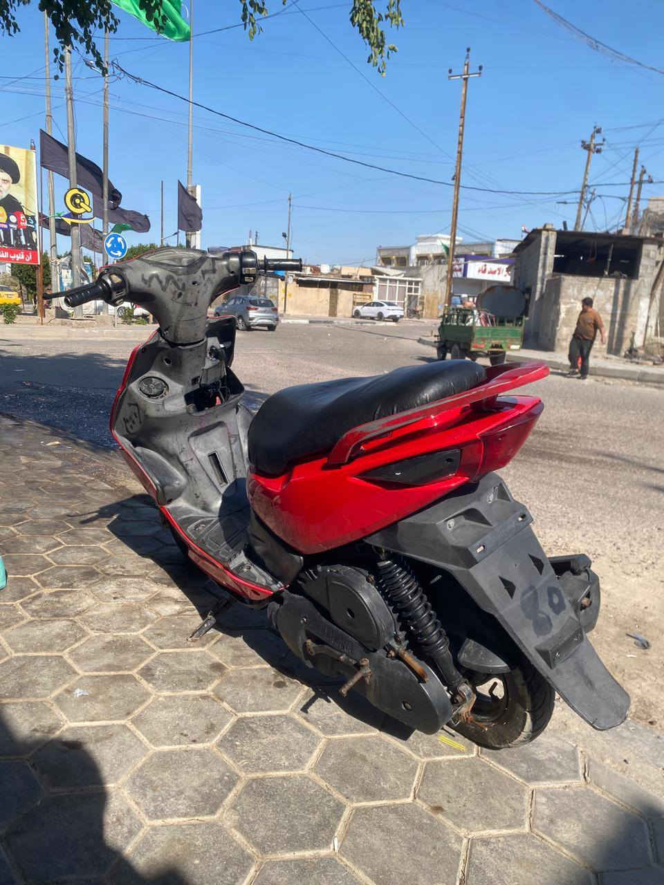 السلام عليكم 
ماكس مضلع ياباني كابريتر دراجة حلوة و نضيفة
مكينة كلش حلوة شلعة و معدل لا تنقيص ولا تبخير 
السعر 675 وبيه مجال بسيط حك الجية 
واتساب او تصال / *********** الشراي يخابر و بلخدمة
