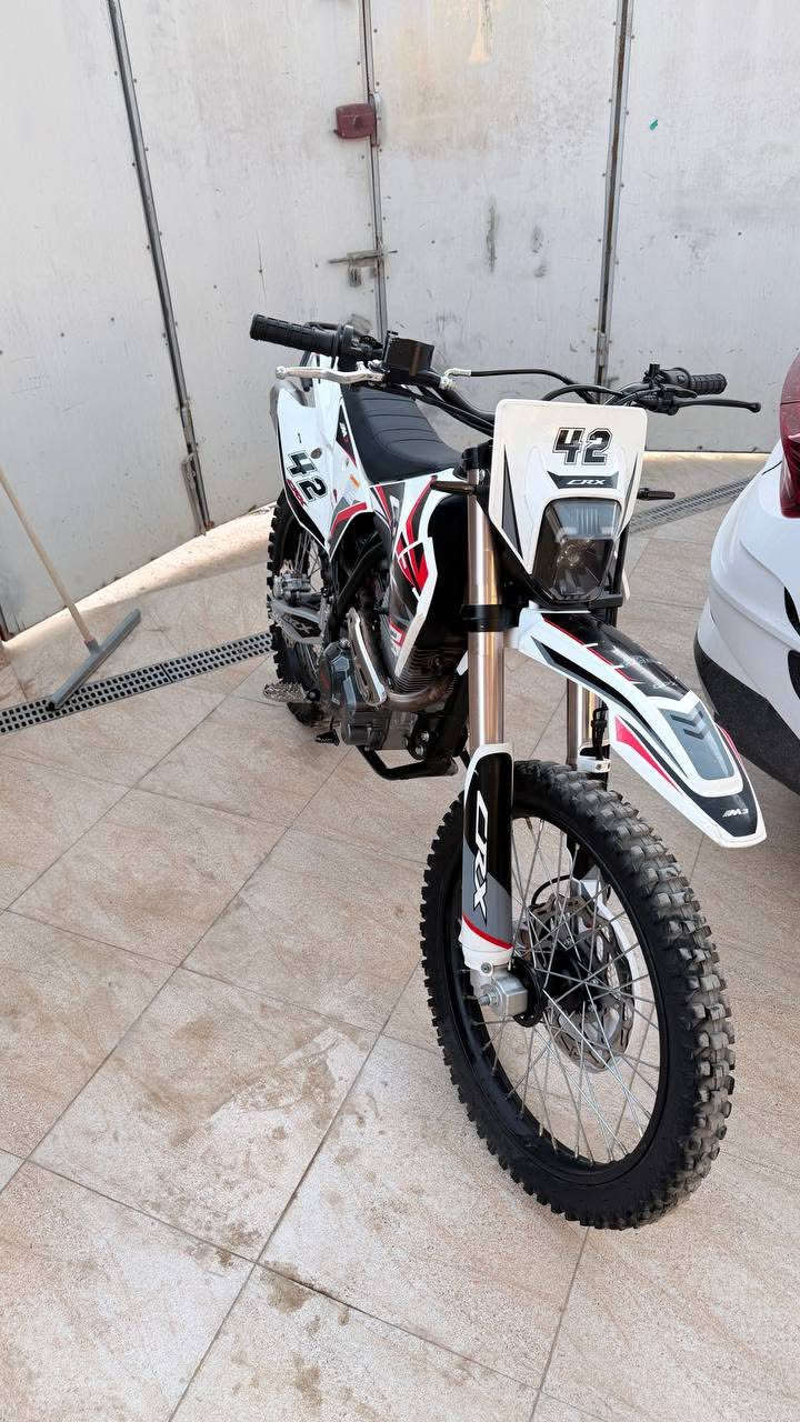 السلام عليكم
دراجه قفاز CRX 2026 على وضع الشركه للبيع مانقصها شي دراجه كفاله من كلشي كهربائيات كلها شغاله 
دراجه اوراق سكنر 
السعر مليون و500 وبيها مجال 
باقي التفاصيل خاص
البصره قضاء المدينه
التواصل ***********
