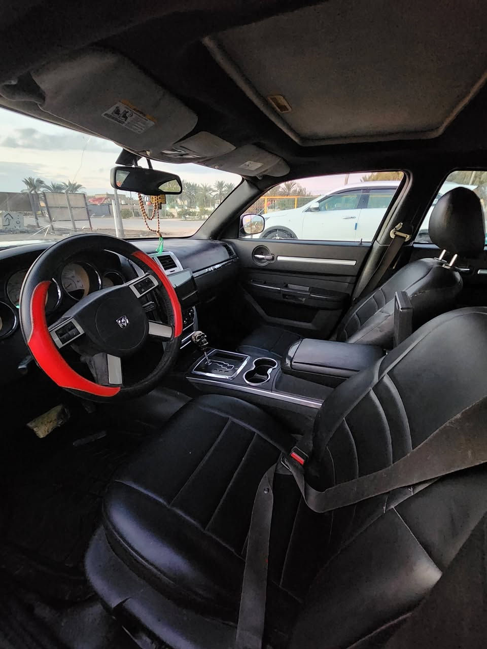 السلام عليكم اخوان
السعر (95)وبيها مجال
جارجر للبيع V8هيمي موديل 2008
محرك و گير حاويه 
صدر امامي خلفي حاويه
مشط ستيرن حاويه
ضفيره حاويه
تخم تايرات زوج امامي
ترايها كلش حلو 
بيع فقط بدون مراوس مامتواجد لاماسنجر ولا فيس (***********)
