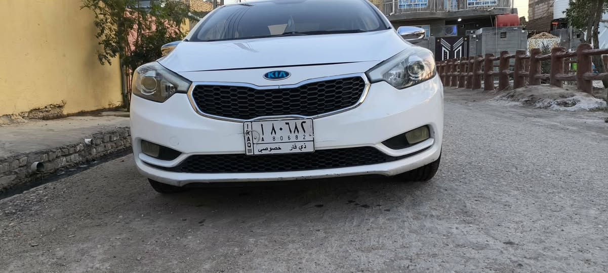 السلام عليكم ورحمه الله وبركاته 
كيا سيراتو  خليجي موديل 2016 

مكفوله من الكص 

سنويه ل 27 بأسمي 

حداديه جديده كامله يم مجمع عدنان الحداد ابو الكوت

تخم تاير جديد 

ادامه كامله عليها 

سياره جاهزه ابد ماتصرف عليها

بيها ضربه بالعراق بالجاملغ الايسر

ضررها بسيط

***********

***********
