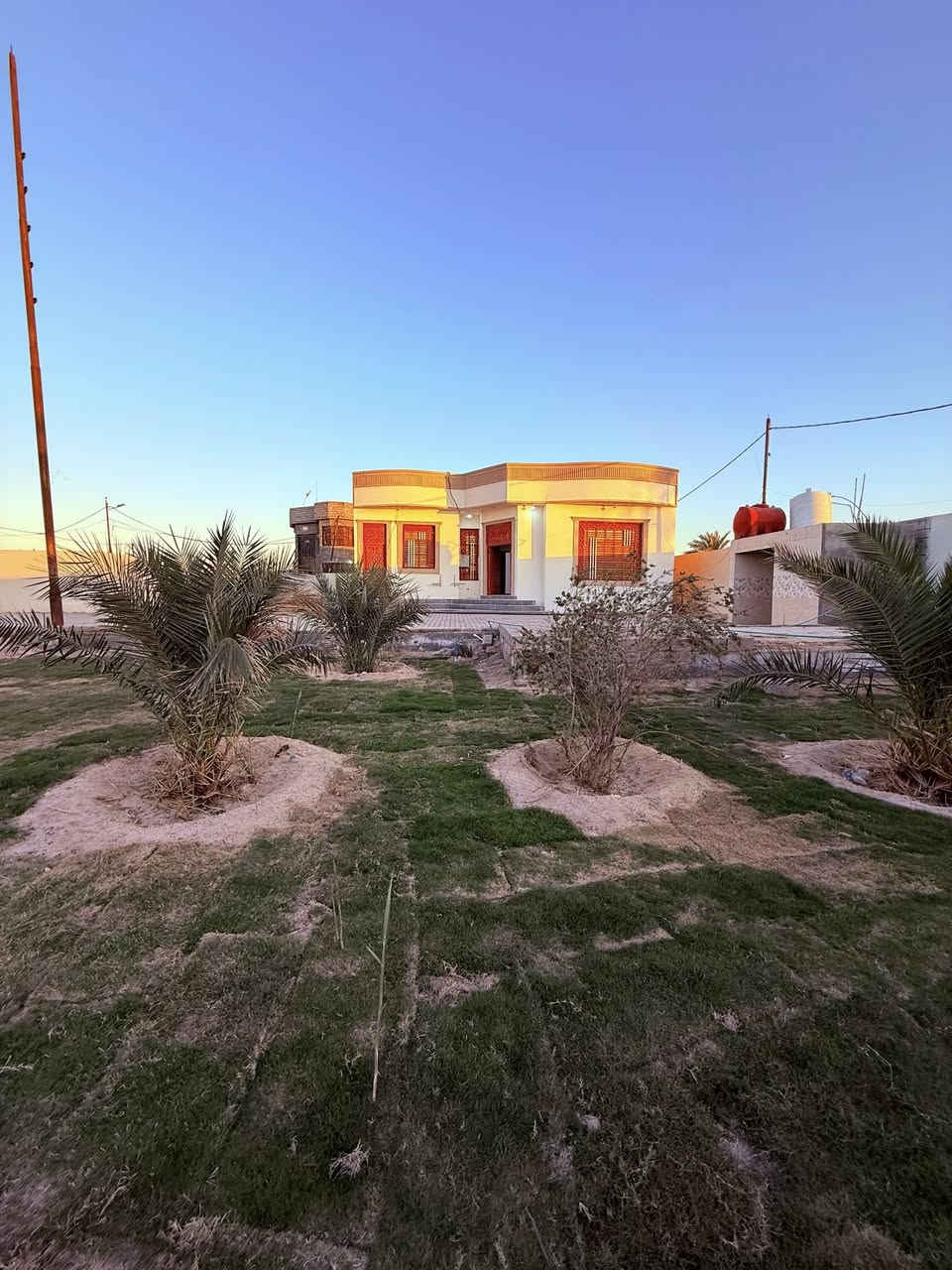 السلام ‏عليكم أحبائي المتابعين ***********
‏ ((السعر 370 وقابل للتفاوض))
بستان 2000 متر مع دارين بناء طابوق العقار ملك صرف
‏الدار الأول بمساحة 250 متر يحتوي على ثلاث غرف وديوان كبير وصالة كبيرة ومطبخ

‏الدار الثاني بمساحة 120 متر يحتوي على غرفتين وديوان مطبخ وصالة وصحيات 
 
ابي الخصيب قرب تقاطع المحكمة

السعر 370 وقابل للتفاوض

***********

***********

#عقاراتالبصره #شعبصيني_ماله_حل #الشعب_الصيني_ماله_حل #العقارات_للبيع #البصرة #مشاهير #الشعبالصينيمالهحل #مشاهيرتيكتوك #جنس_العقار #مشاهيرفيسبوك  #مشاهيرفيسبوك #مشاهيرتيكتوك #جنس_العقار #العقارات #البصرة #مشاهده #العالية #الجمهورية #بريهه #الجزائر #الجزيره #العباسية #الجنينة #الجبيله #الابلة #الطويسه # #الوفود #المطيحة #الفاو #السيبة
