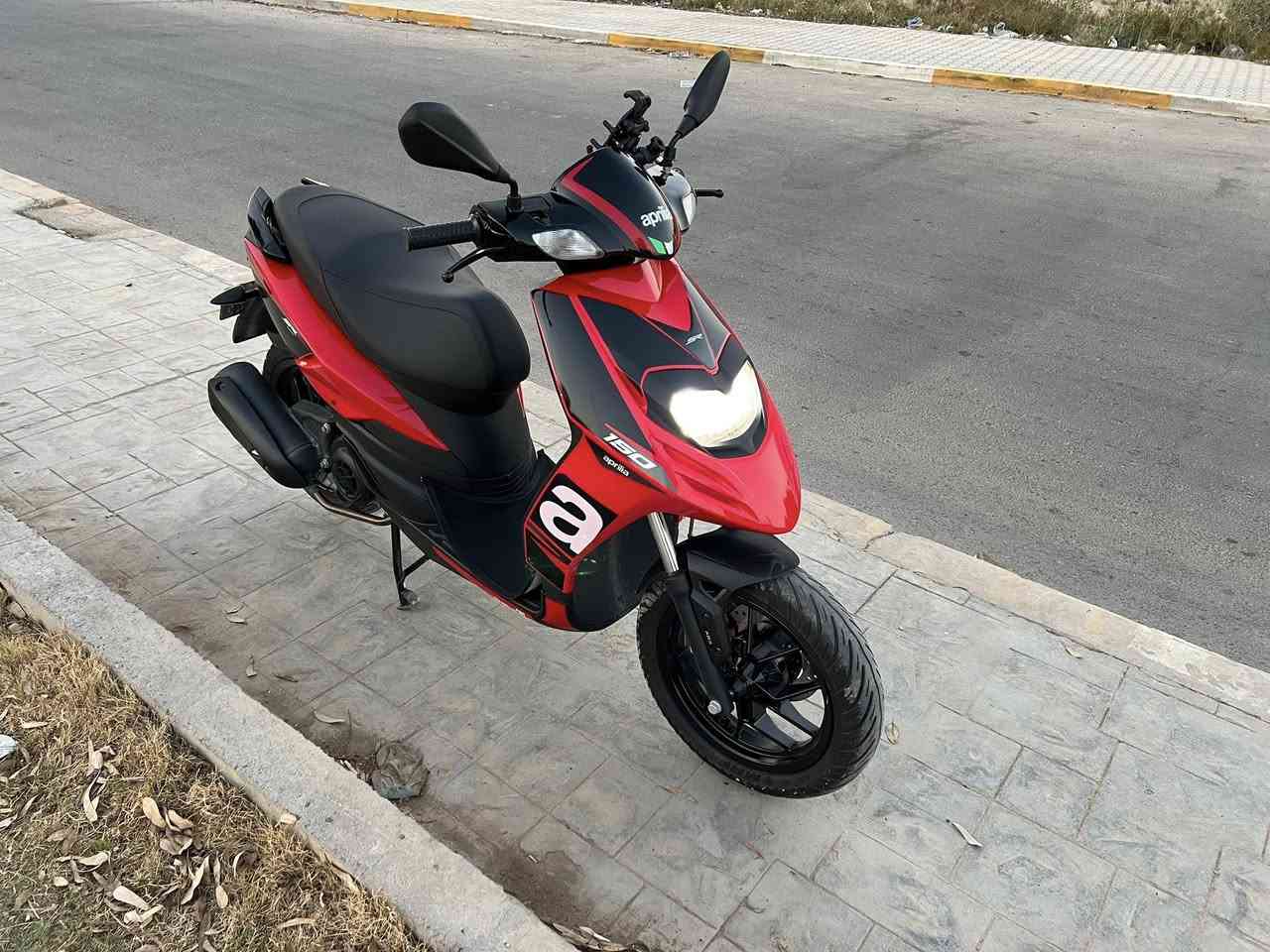 السلام عليكم 
ابريليا 160 cc
موديل 2026
استخدم قليل وضع الشركه
ماشيه ٤٧٠٠
كفالة عامه 
عليه لايت زنون اصلي عالي ناصي
الدراجه حره مو اقساط
ثاني يوم تحول وبدون متاخذ الدراجه فقط السنويه 
مكاني بغداد الكرخ
السعر مليونين ٨٥٠ الف 
***********
