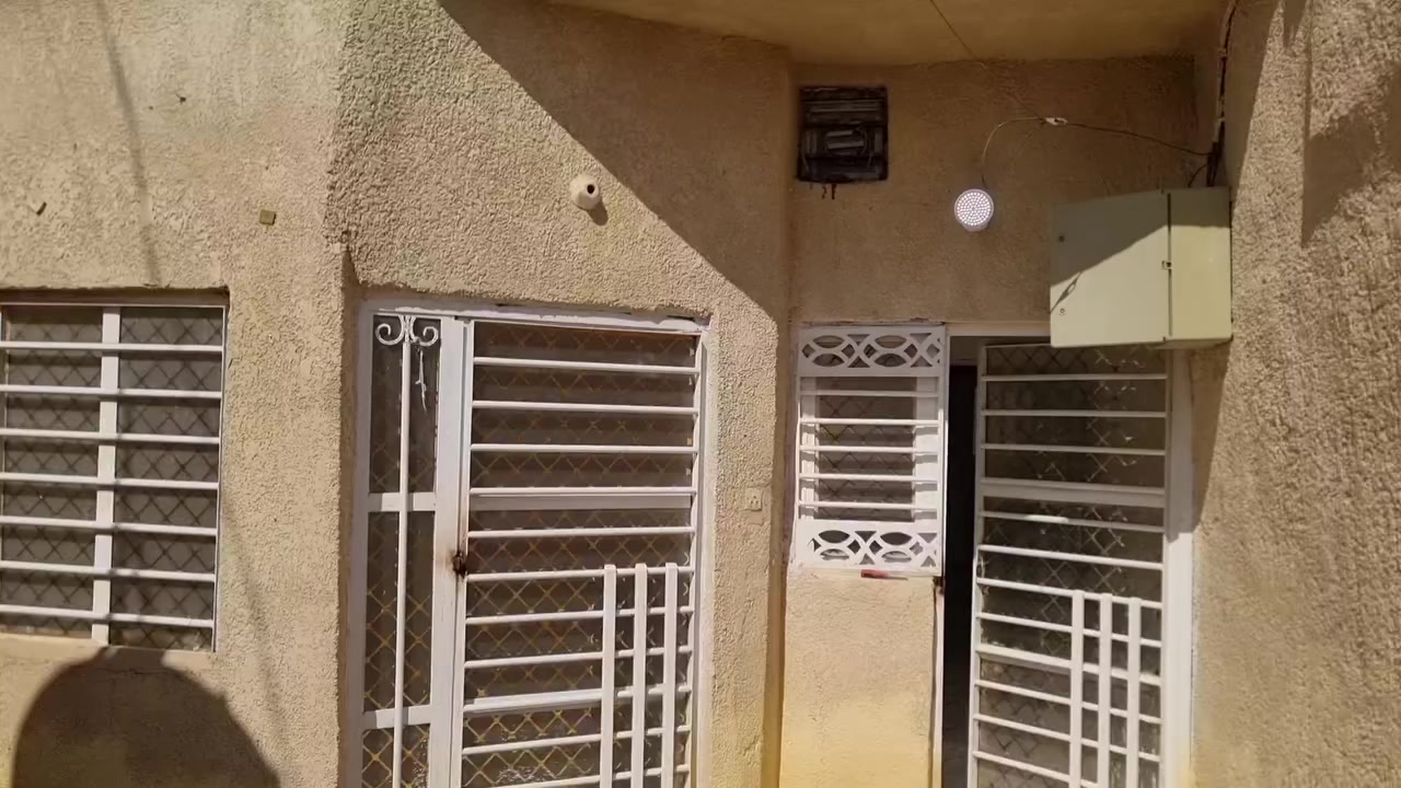 بيت بلكراده ١٠٠ متر الايجار قريب كلش غرفه صاله هول مطبخ حمام داخلي حمام خارجي رقم الهاتف ***********. ***********
