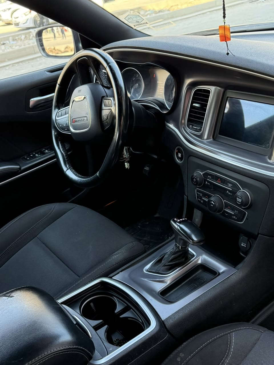 السلام عليكم جارجر 2020 SXT كلين ماشيه67 سياره بلادي مامبدل اي شي بيه اربيل السعر 21000$يعني 210$مكان السياره بغداد حي العامل للاستفسار ***********
