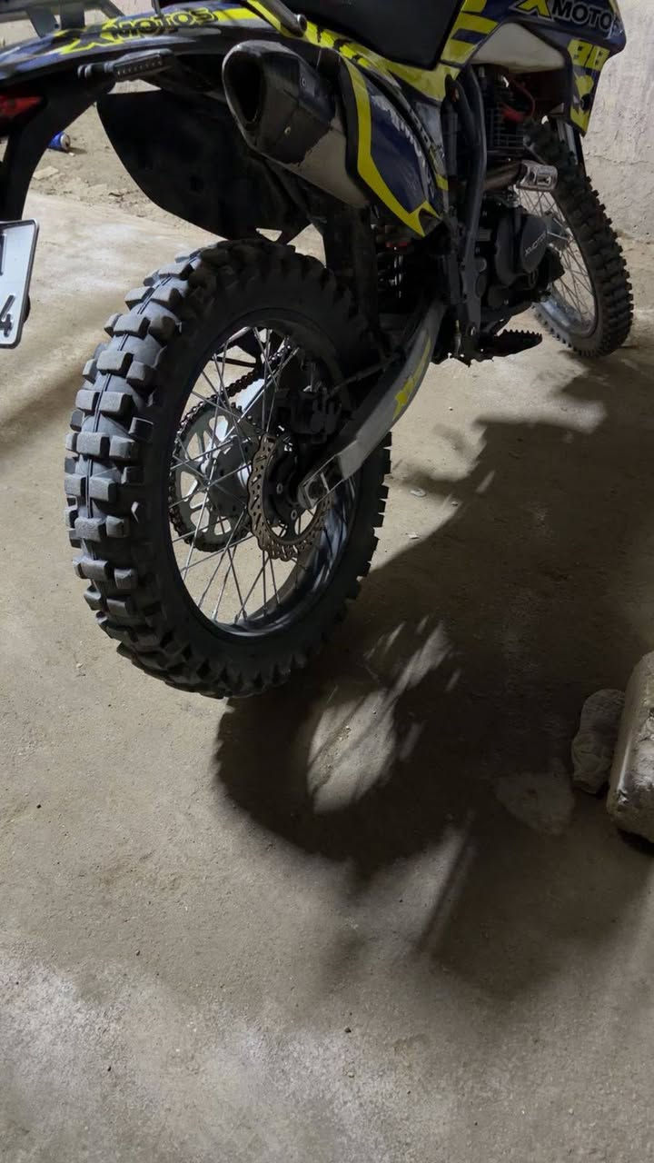 قفاز xmotos 300cc  جديدة بحالة الوكاله دهن موتل ثاني تبديله الهة زيرو ماشيه ٢٠٠٠ كيلو فقط  بيهة ستيرن رياضي صالنصه صوت رعيد شلعه ومعدل تاكل الكاع سعر 2300 شراي خابر وتدلل رقم وسنويه انكليزي اربيل تحويل مباشر مكاني سيديه رقمي ***********

