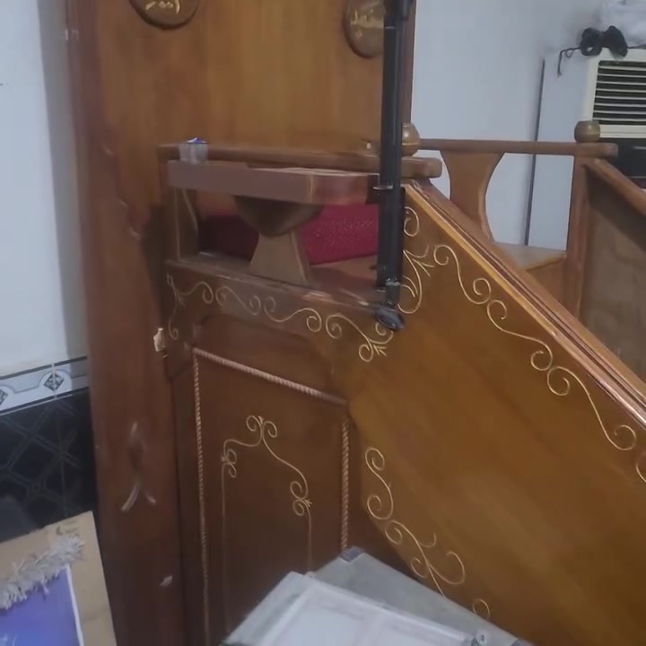 السلام عليكم
متوفر منبر للحسينات او الجوامع نظيف بس يحتاجله صبغ
العرض ٧٠ سم  الارتفاع ٢٢٠ سم السعر خاص


**إذا كنت صاحب هذا الإعلان وتريد حذفه لأي سبب، رجاءا أرسل رسالة إلى الدعم الفني**