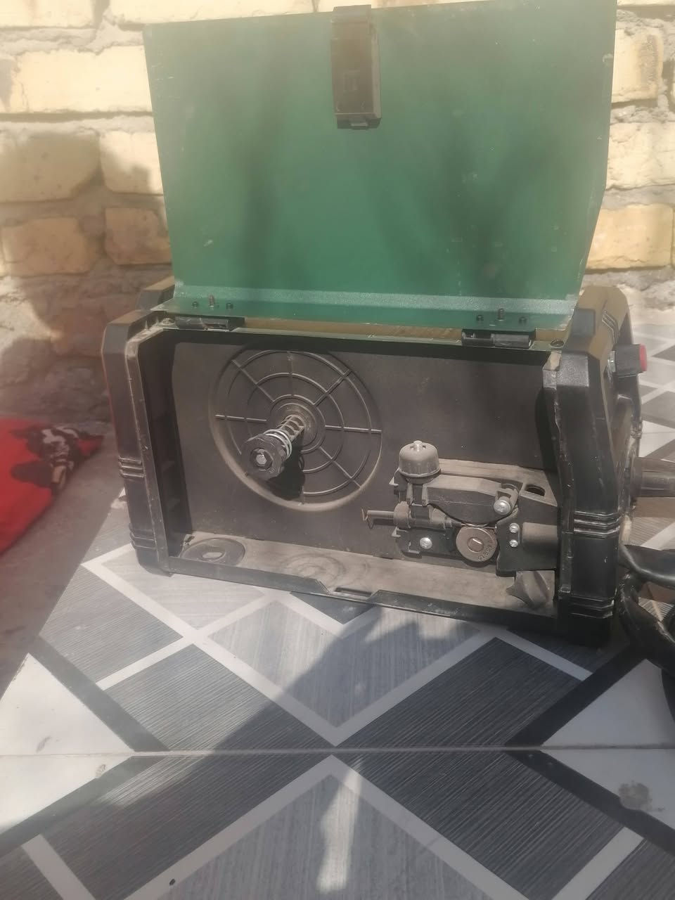 مكينة لحيم تلحم حديد وتلحم المنيوم مكانه القاسم ***********
