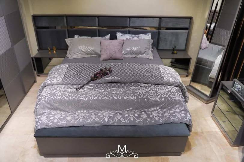 مرحبا
عندي غرفه نوم نظيفه كلش 
 من ٩ قطع عيبه وحيد مخزنهه مكسور بس ماخذته بمليونين و800 ورايدته مليون و600 امانه الله اخت جديده وهاي صوره كامله ولي حاب يشوفه يتصل على رقم يجي يشوفهه‭0771 155 4621‬
@إشارة
