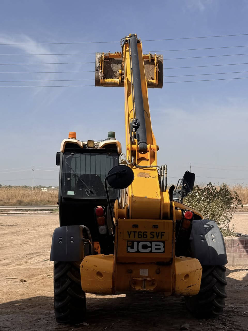 للبيع رافعة شوكية سلايت 14م موديل2016 محورة بم ونوزل مابيهة اي نقص كبل للشغل مع تخم تاير***********
