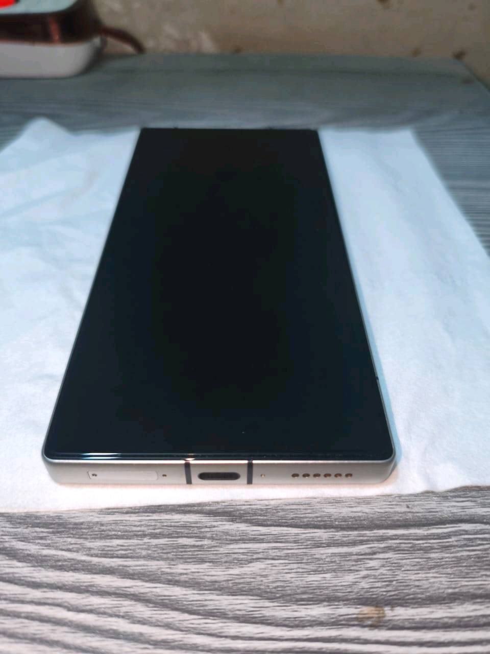 جهاز ريد ماجك 11 برو 512 نسخة عالمية ، مشحون 37 مرة فقط كامل ملحقات مستعمل اقل شهر أيّ خدش او مشكلة ما بيه ، ما عندي توصيل مكاني بابل ب 1,175,000 وبيه مجال للشراي