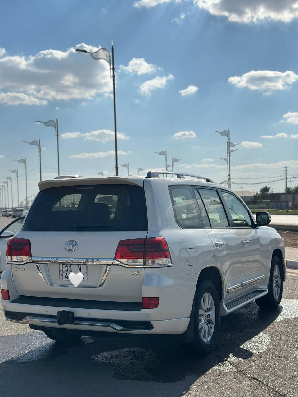 السلام عليكم لاندكروز 17 بريميه أصل فول  معروفه مواصفات البريم  V6 كفاله رقم بغداد بأسمي ماشيه 93km نضافه ١٠٠/١٠٠ السعر ٤٨وبيها مجال قليل للاستفسار ***********
