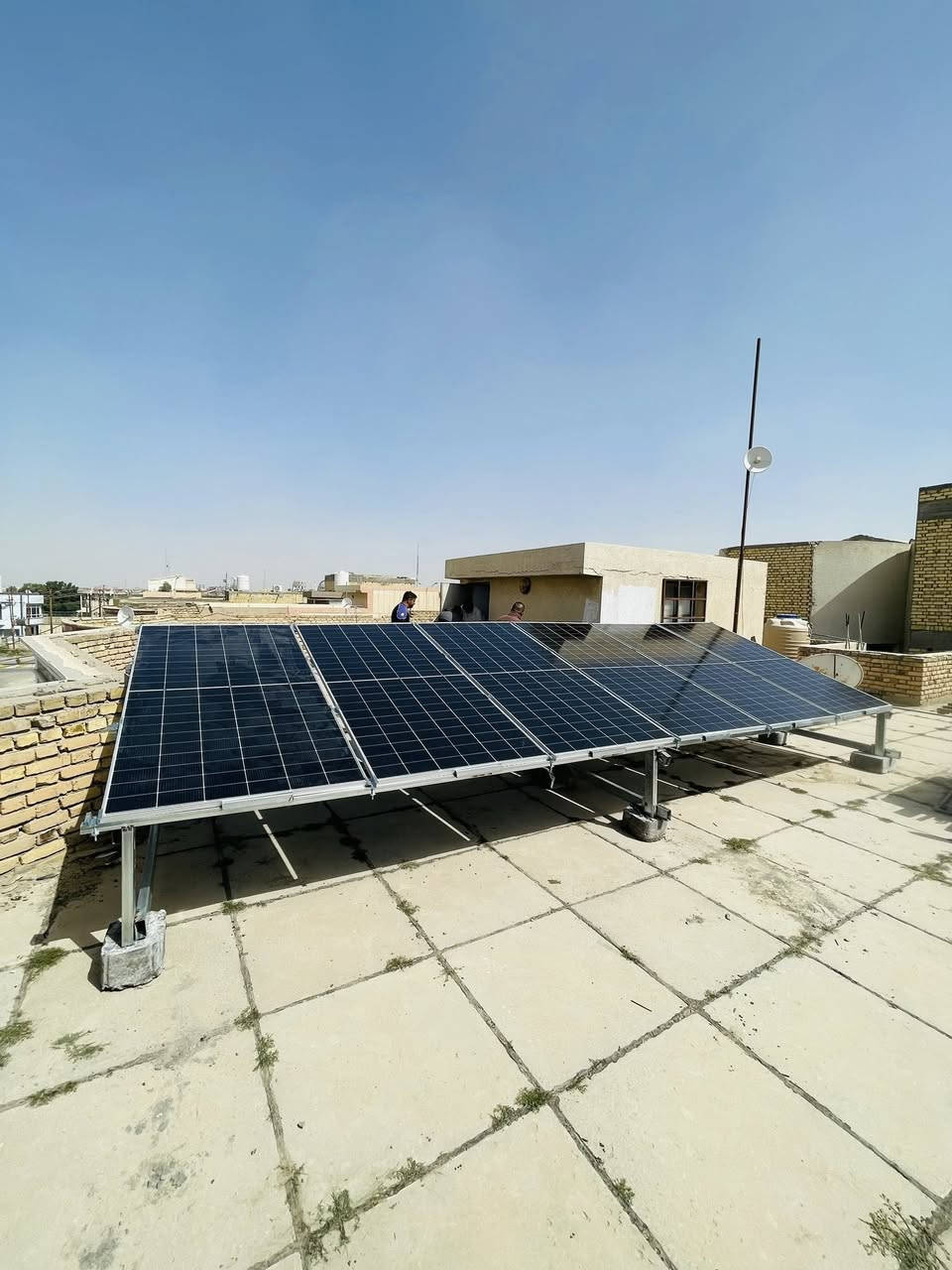 تم بحمد الله تنصيب منظومة طاقة شمسية في مدينة الناصرية ☀️

تتكون المنظومة من:
🔹 6 ألواح شمسية لونجي عالية الكفاءة
🔹 4 بطاريات تيوبلر 200A لعمر أطول وأداء أفضل
🔹 انفرتر 5KW لتشغيل الأجهزة المنزلية بكفاءة

منظومة بقدرة 10 أمبير مناسبة لتوفير كهرباء مستقرة وتقليل الاعتماد على المولدات. ⚡

📍 الموقع: الناصرية
للاستفسار أو الحجز راسلنا على الخاص او الاتصال على الرقم 
***********
