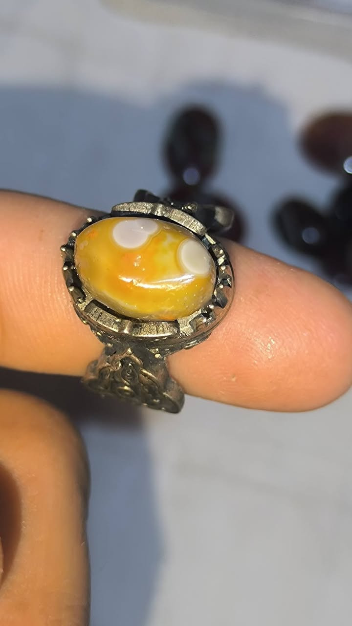 سليمانيات عيون صريحة نوادر سعر القطعة 5الف 
صياغة انتيمون شبيه الفضة


**إذا كنت صاحب هذا الإعلان وتريد حذفه لأي سبب، رجاءا أرسل رسالة إلى الدعم الفني**