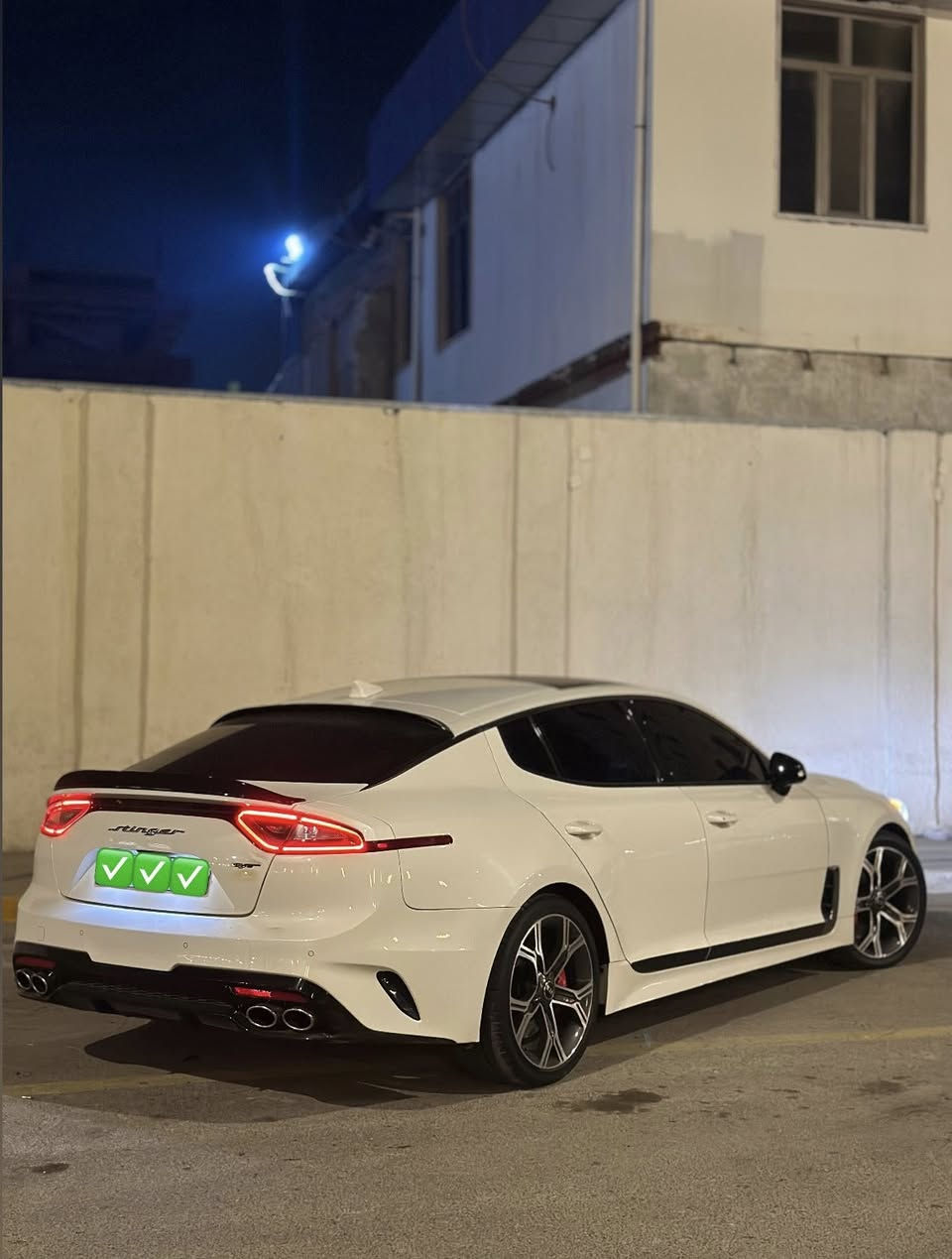 كيا ستينكر 2020 Gt2 
محرك 6 سلندر تون تيربو 
سياره فول اعلى شي بالستينكر 
داتو شو 
بصمة 
بنوراما 
كشنات تدفءة تبريد 
مري قلاب + شفط 
لايت داينمك متحرك + زنون بلاد 
جنطة شفط 
صدر امامي + خلفي بالكارتون 
تخم تاير جديد 
بدون اي نقص جاهزة حته دهن مبدل 
رقم بغداد الدولي تحويل ثاني يوم شرط 
صبغ اربع قطع / تخريب فقط بدون دواخل 
مكان سياره بغداد الكرخ 
السعر 179
***********
